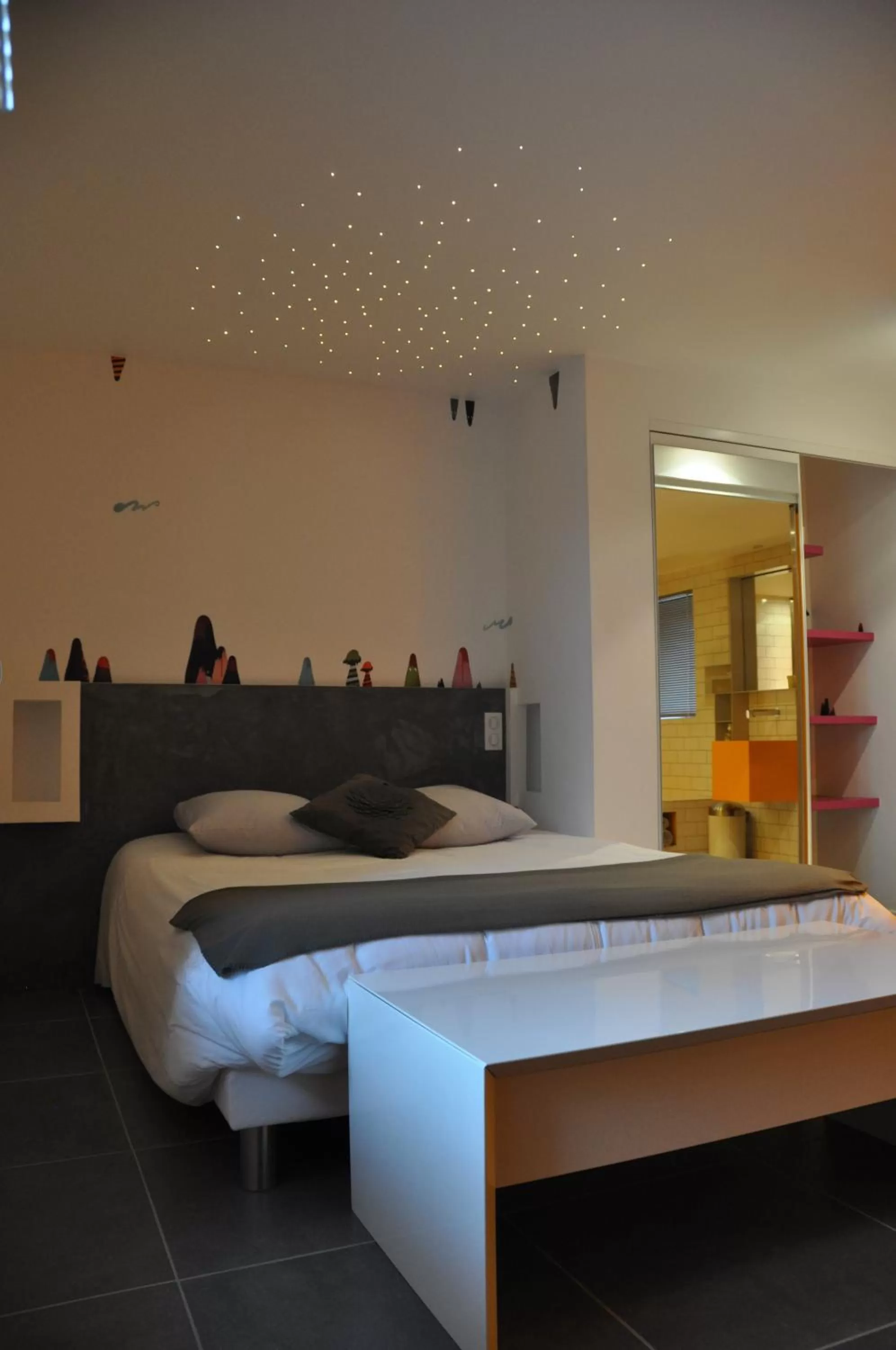 Bed in Le Jour et la Nuit, Maison d'hôtes