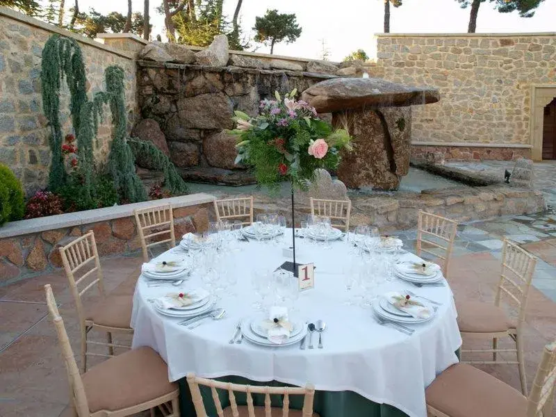 Garden, Restaurant/Places to Eat in Hotel Sercotel Cuatro Postes