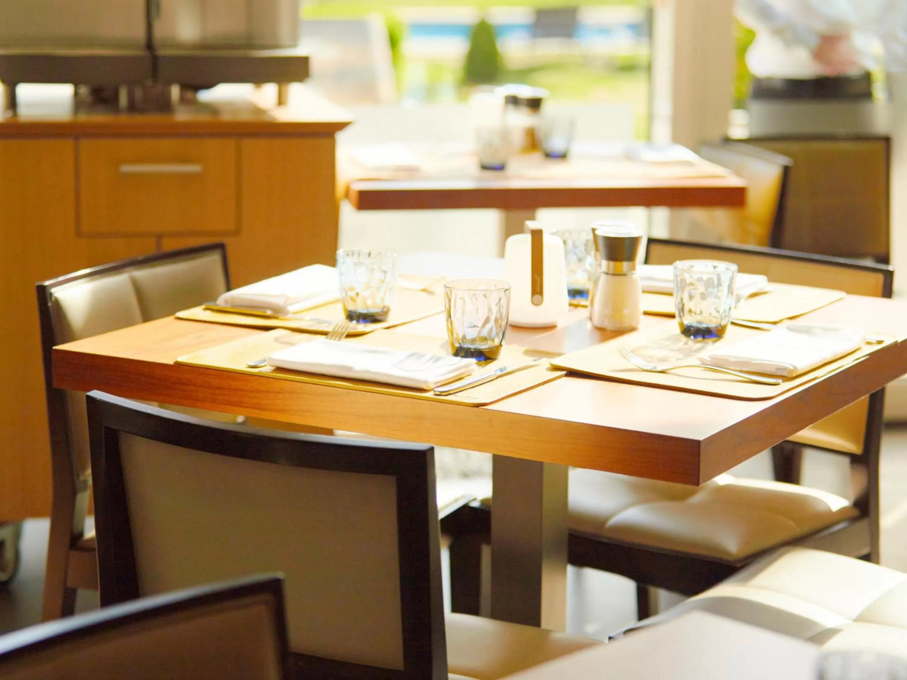 Restaurant/places to eat in Novotel Antwerpen - Ekeren