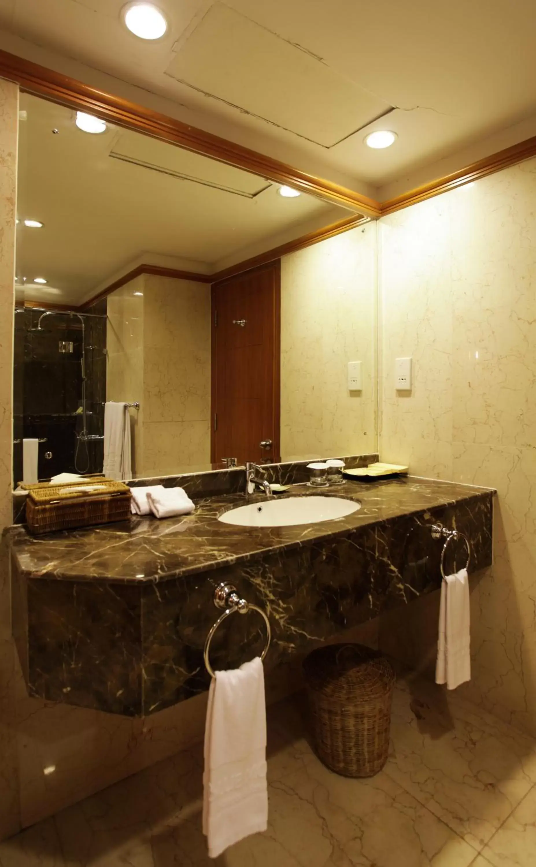 Toilet, Bathroom in Muong Thanh Holiday Da Lat Hotel