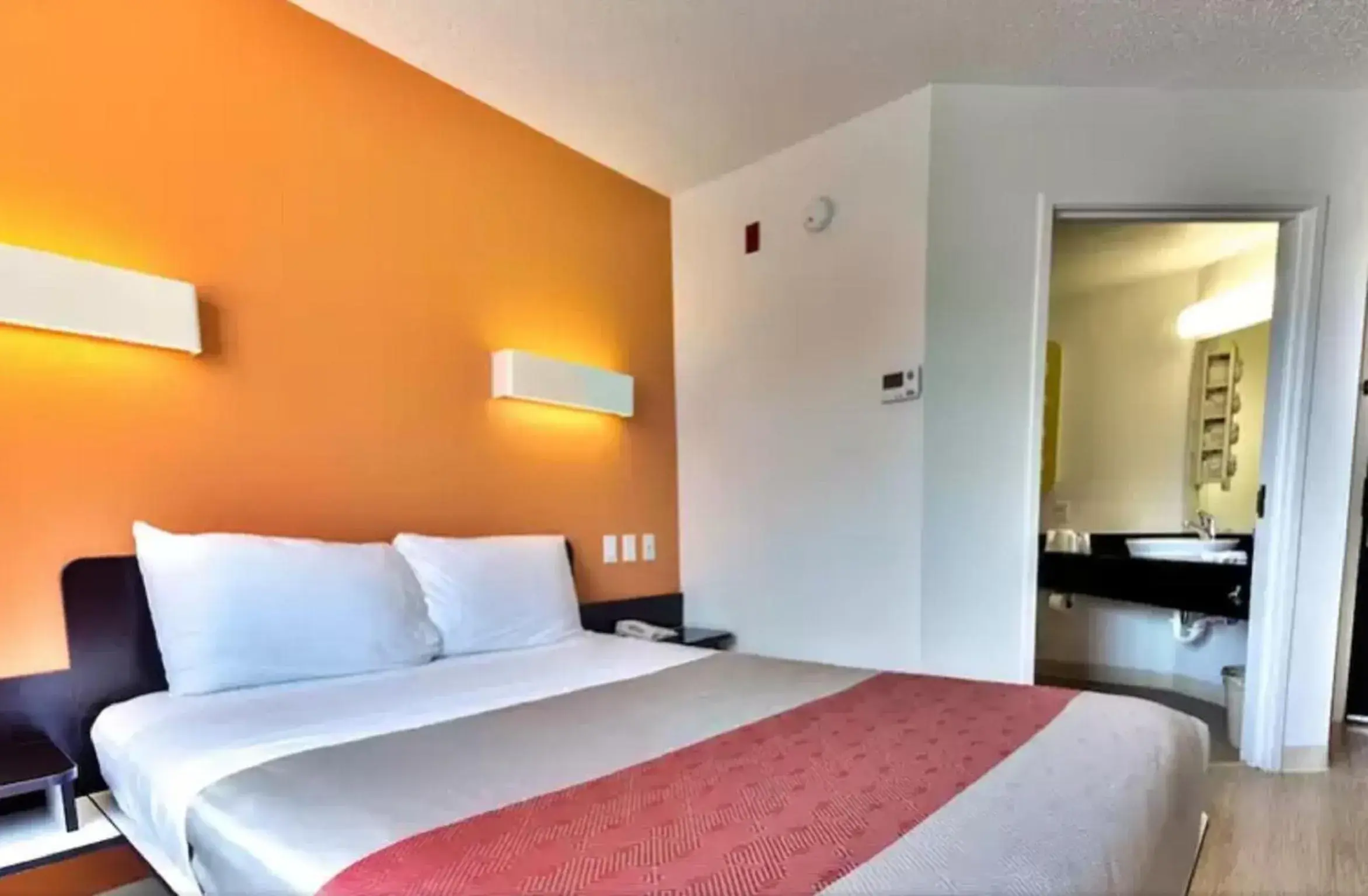Bedroom, Bed in Motel 6 Fort Worth, Tx - Stockyards