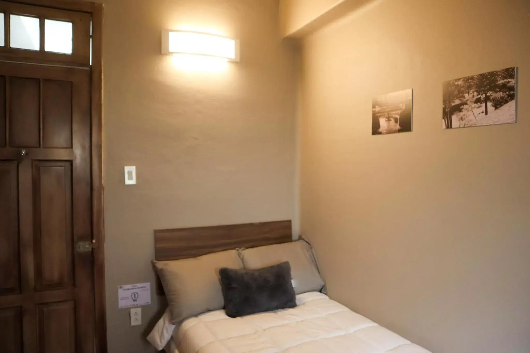 Bedroom, Bed in Roma Norte Hostal