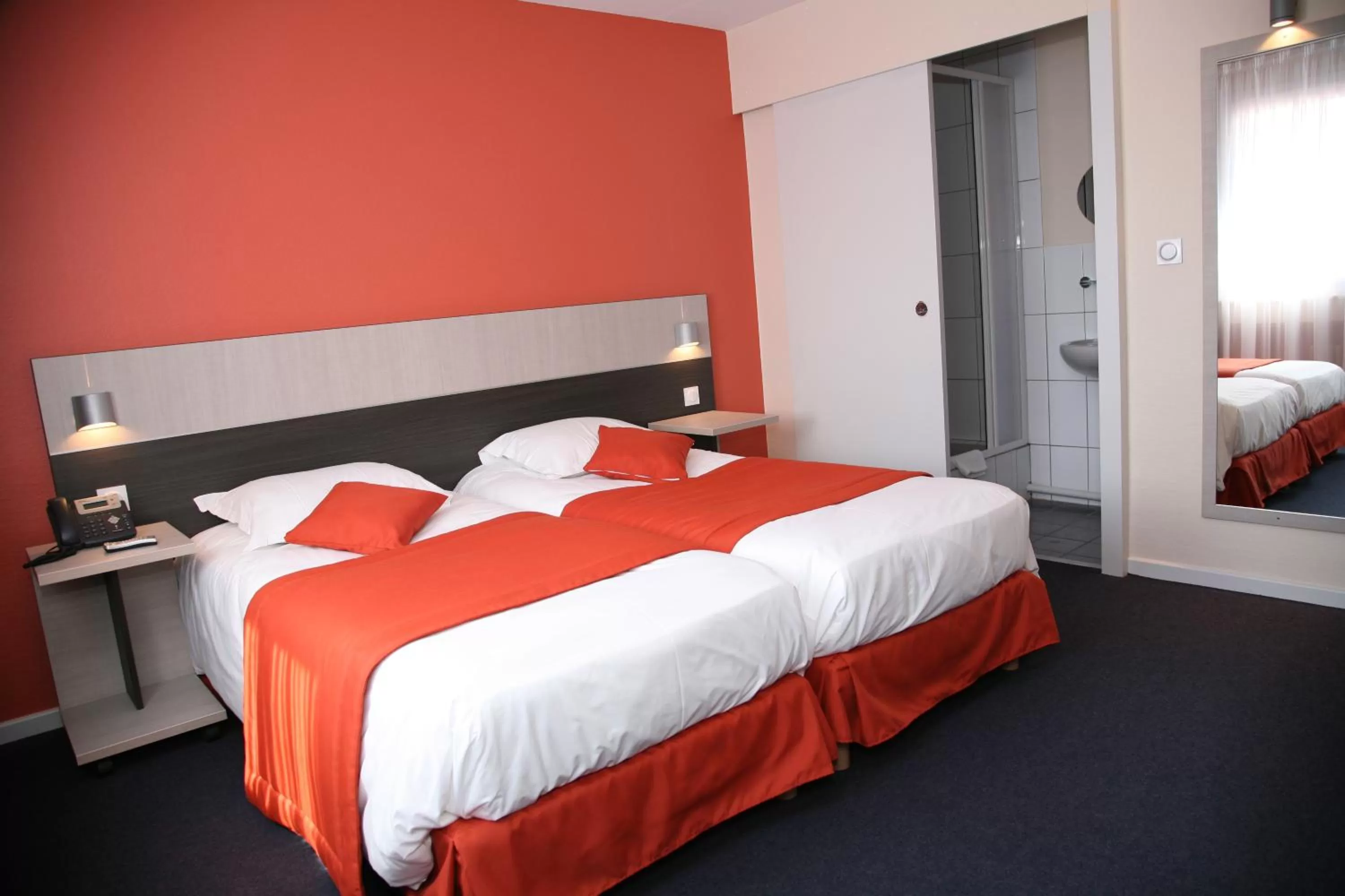 Bed in Logis Hôtel- Restaurant La Renaissance