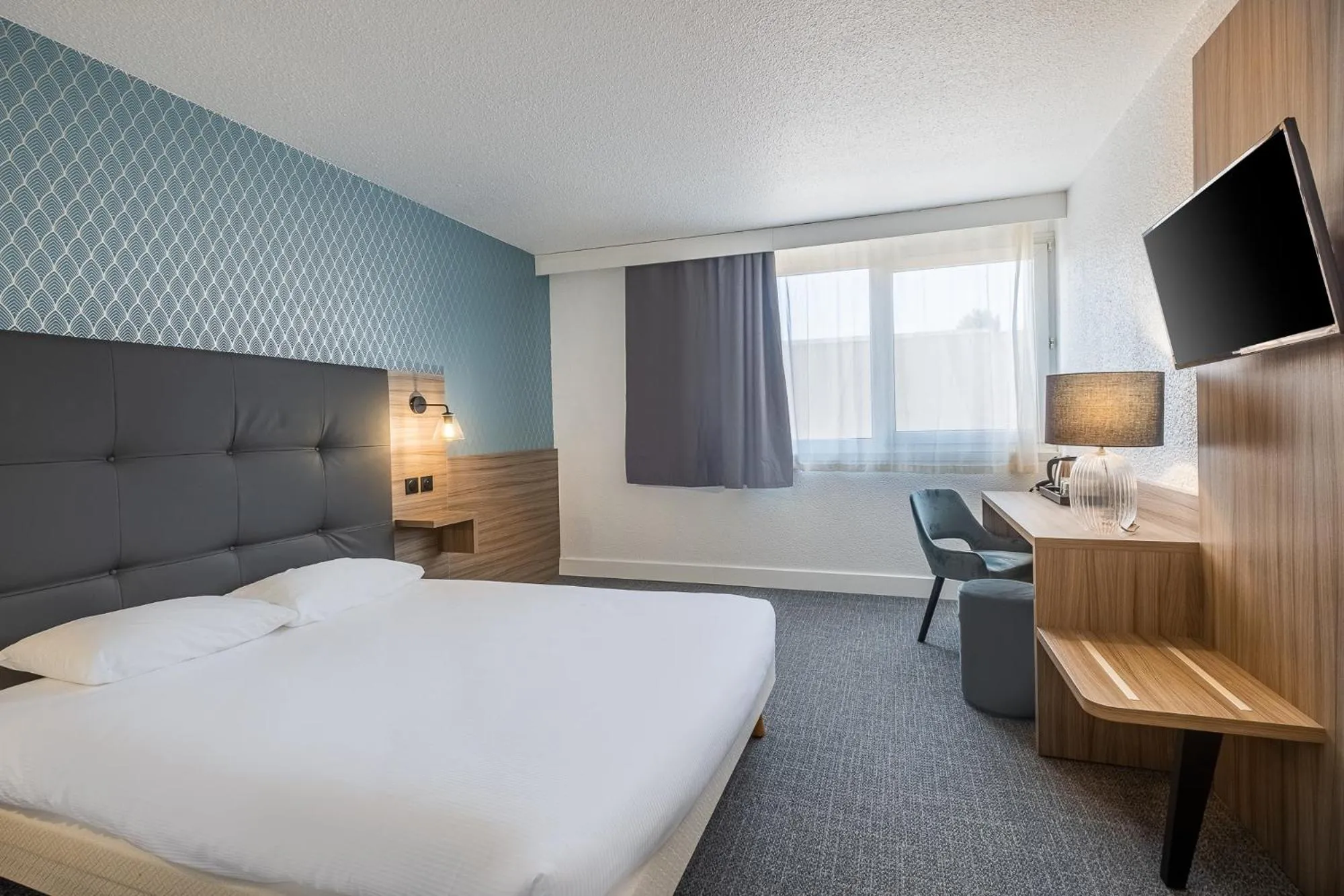 Photo of the whole room, Bed in Hôtel Akena Poitiers Nord Futuroscope