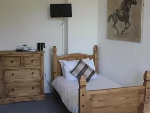 Bedroom, Bed in Stonehenge Inn & Shepherd's Huts