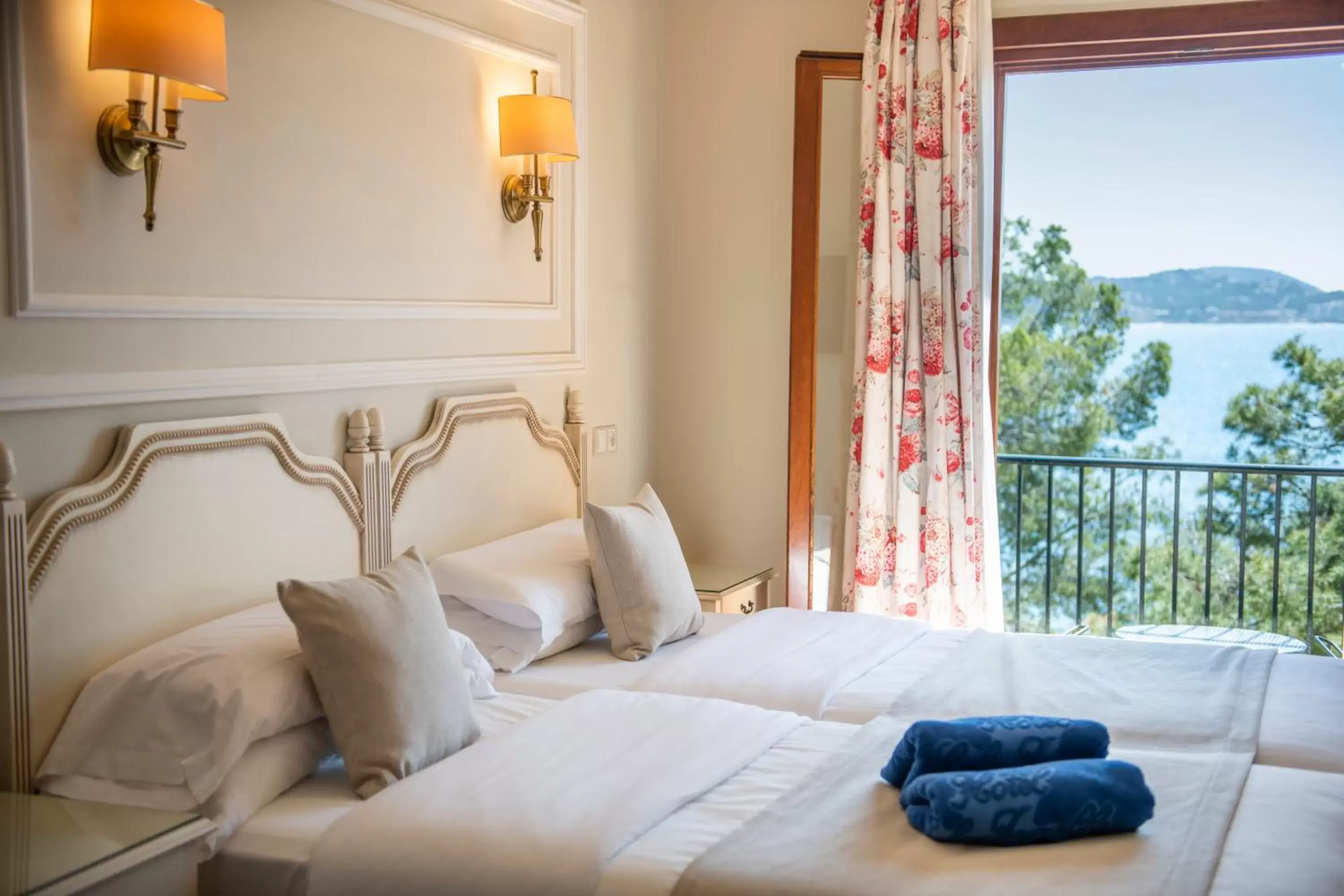 Bedroom, Bed in Hotel Cala Fornells