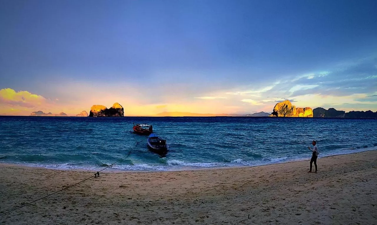 Day in Thanya Beach Resort - SHA Plus