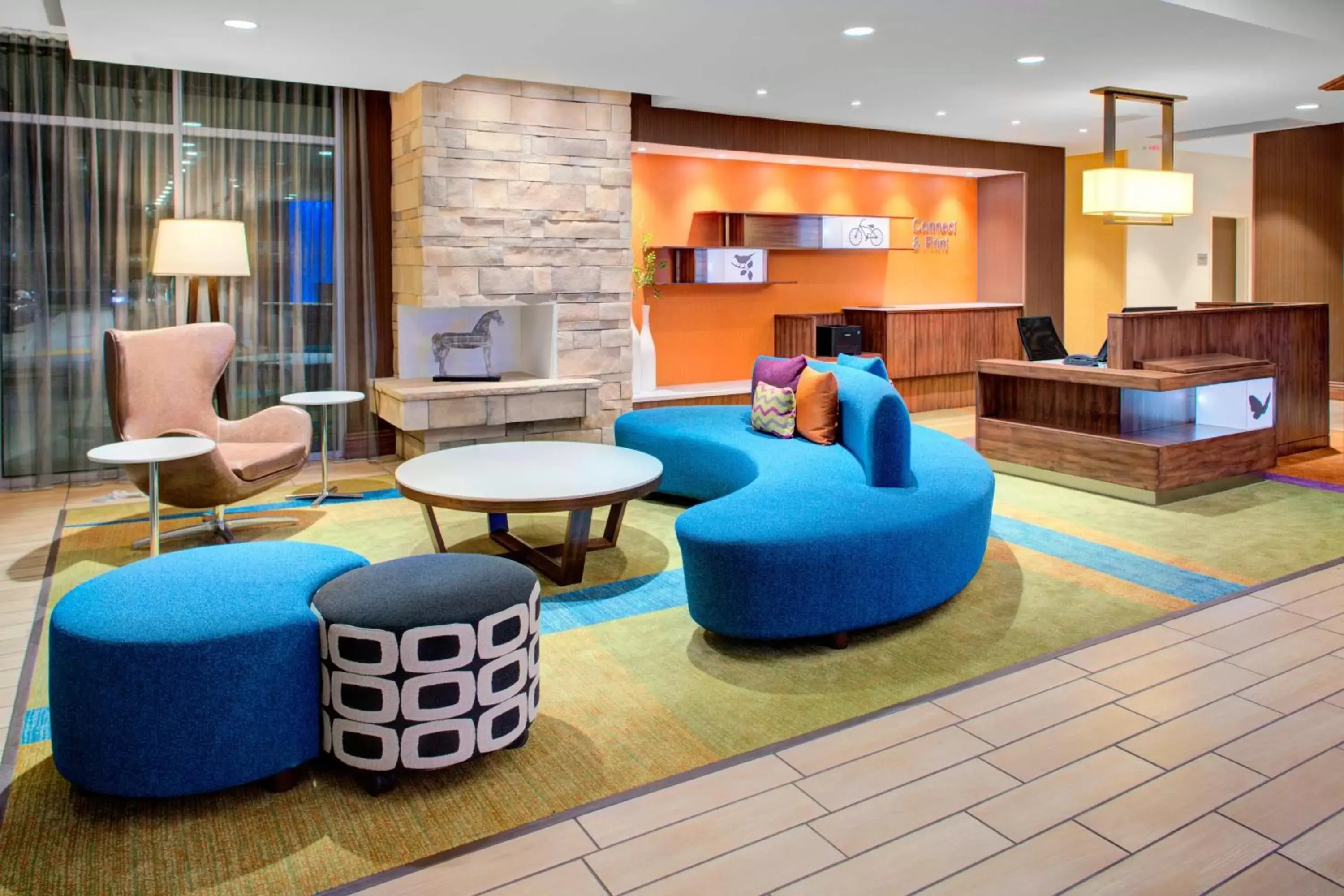 Lobby or reception, Lounge/Bar in Fairfield Inn & Suites by Marriott Bakersfield North/Airport