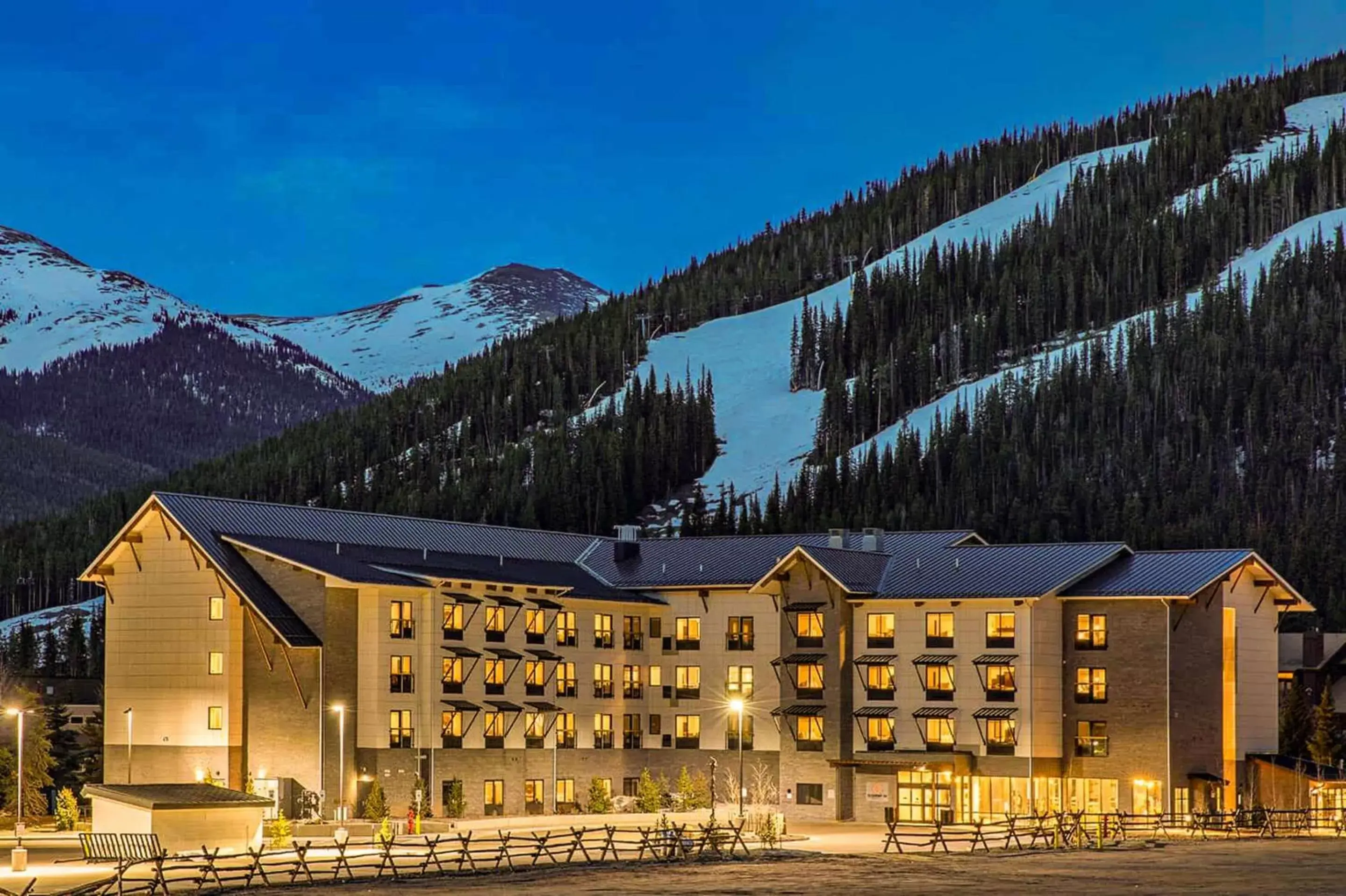 Property building, Winter in Cambria Hotel Copper Mountain