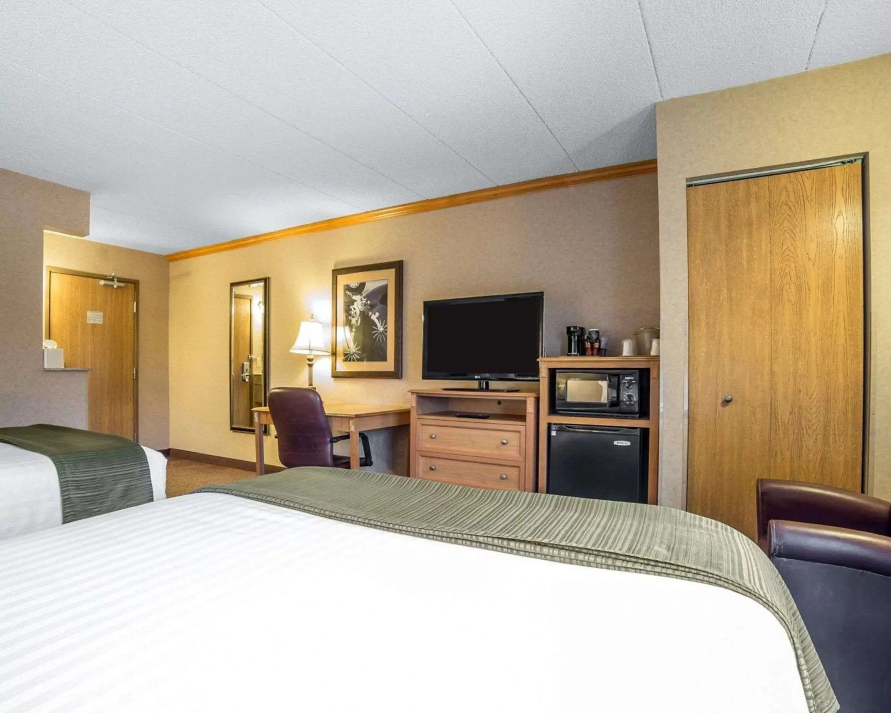 Photo of the whole room, Bed in Quality Inn & Suites Casper near Event Center