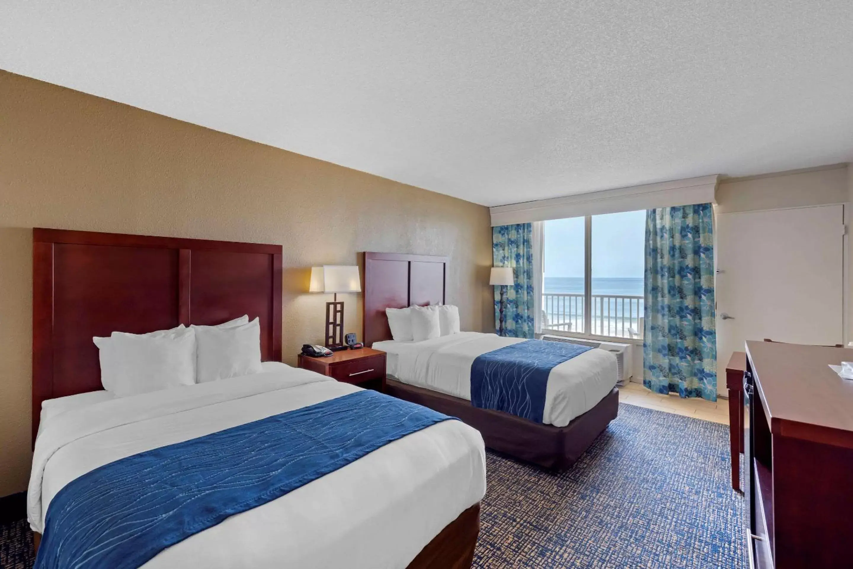 Photo of the whole room, Bed in Comfort Inn on the Ocean