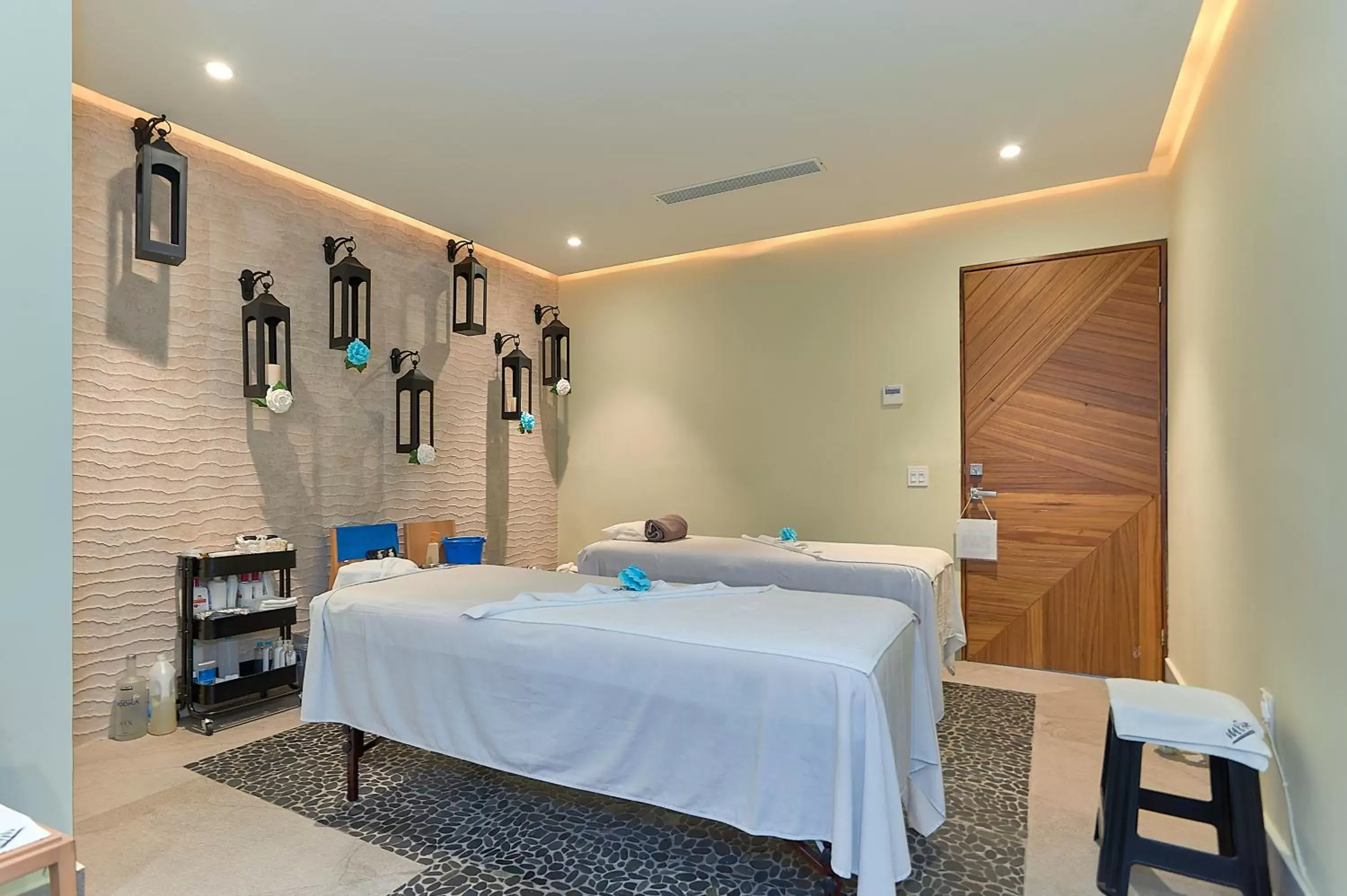 Massage in Maxwell Residences at Indah