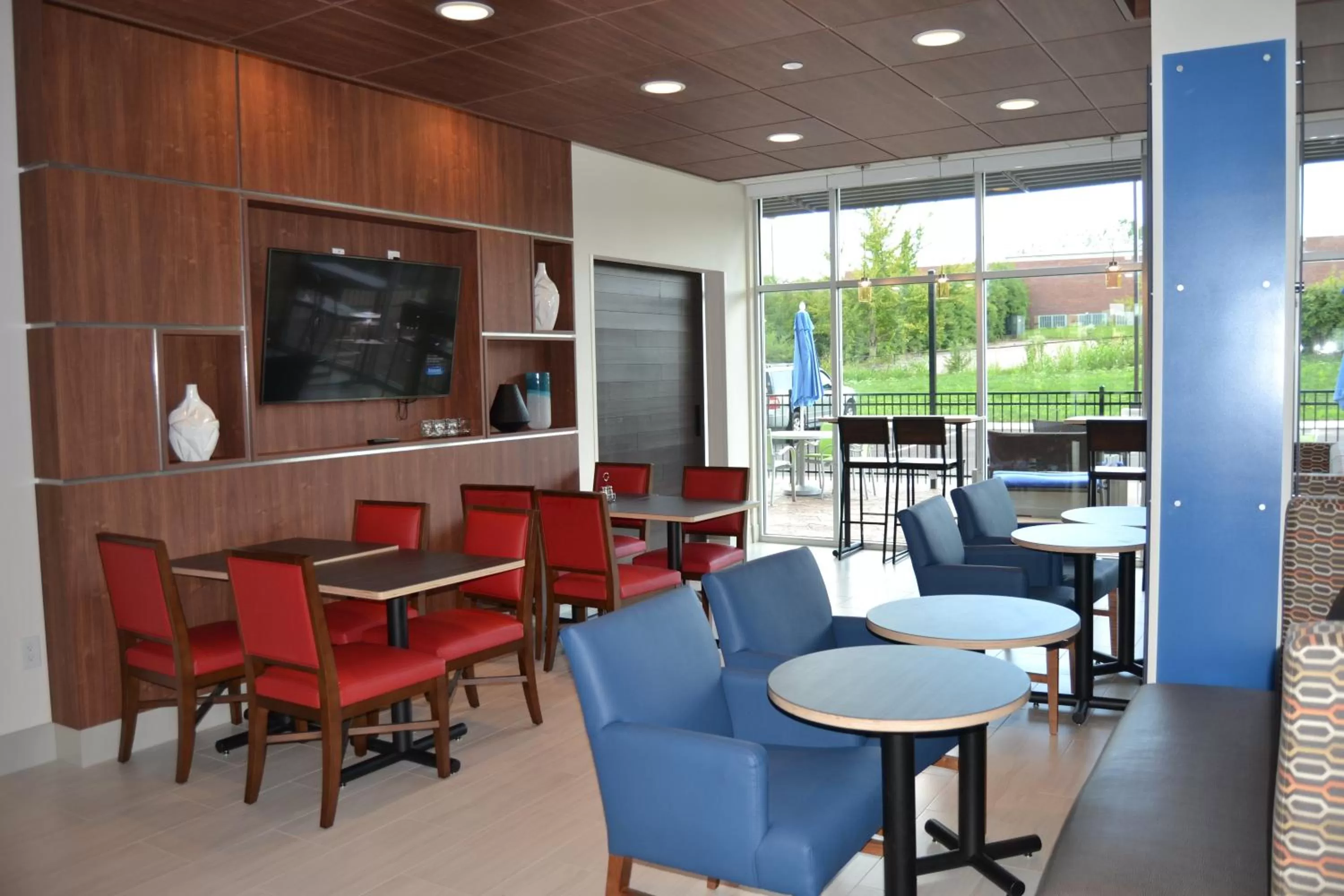 Breakfast in Holiday Inn Express & Suites Goodlettsville N - Nashville by IHG