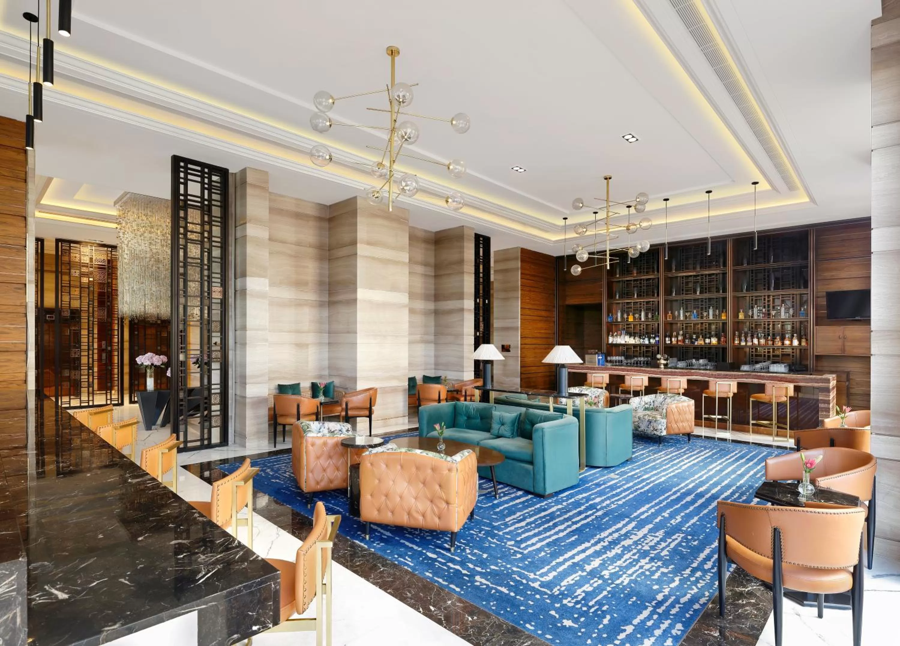 Lounge or bar in Crowne Plaza New Delhi Mayur Vihar Noida by IHG