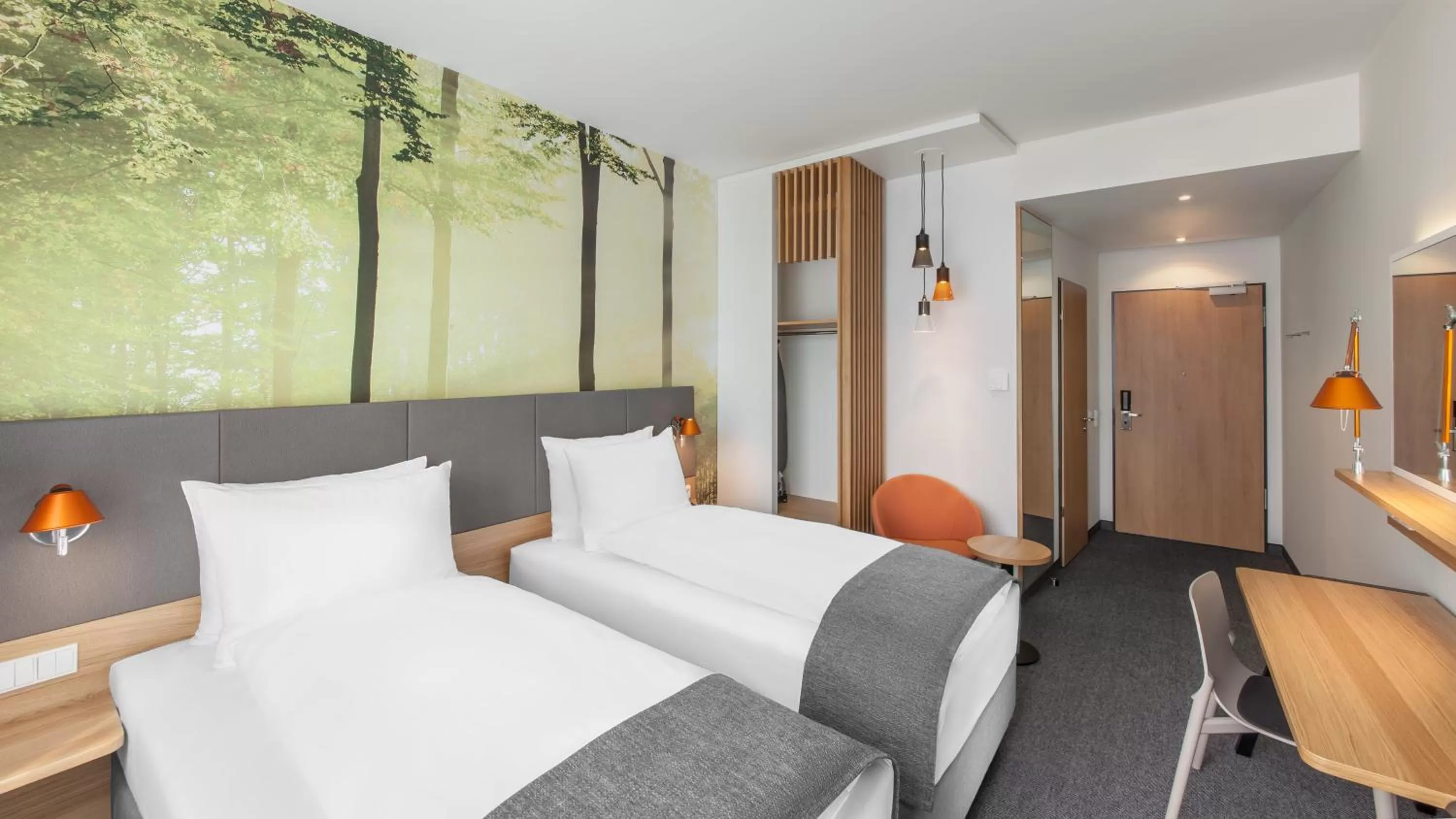 Photo of the whole room, Bed in Holiday Inn Munich - Leuchtenbergring by IHG