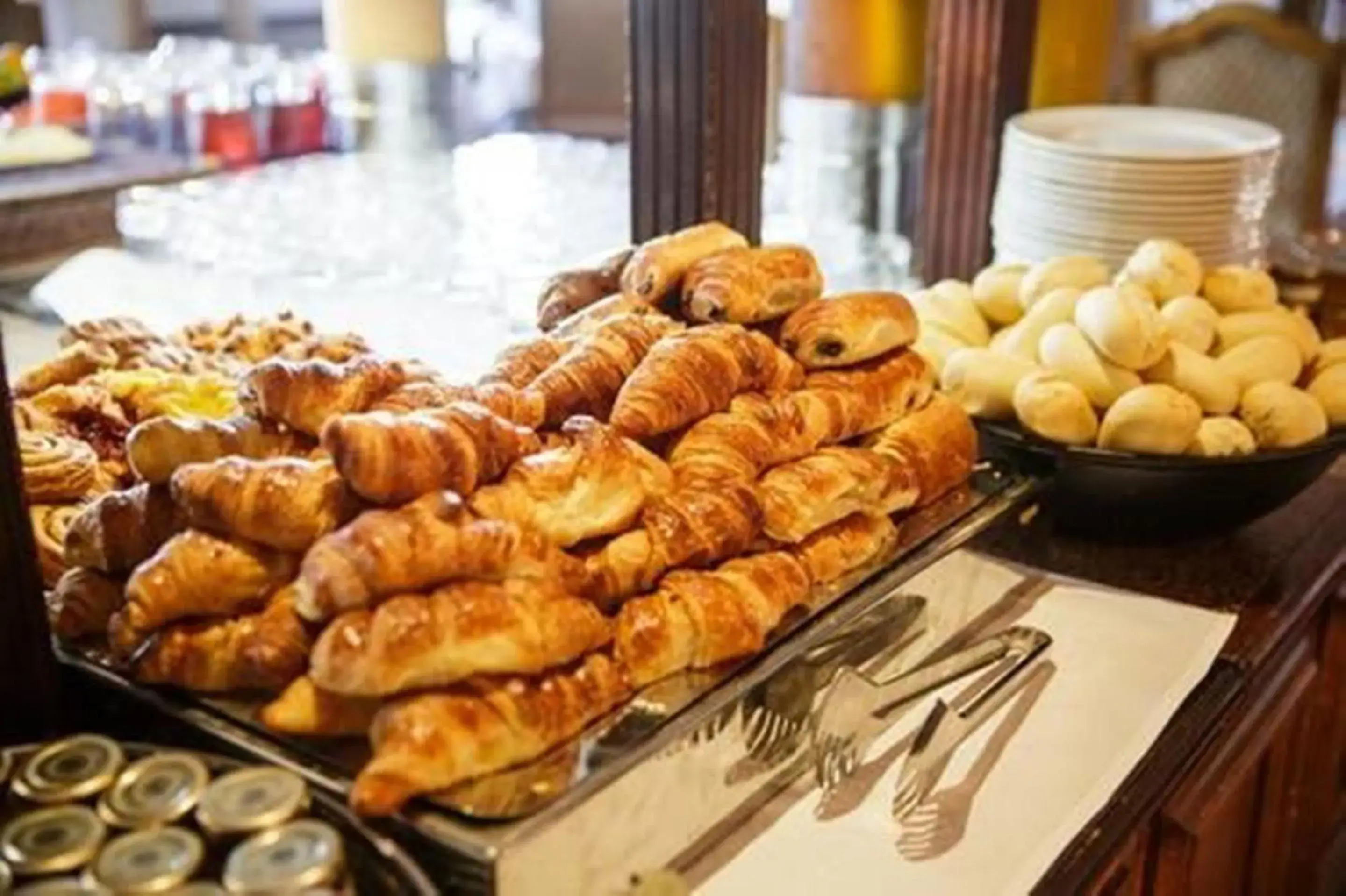 Buffet breakfast in Grand Zentrum Hotel