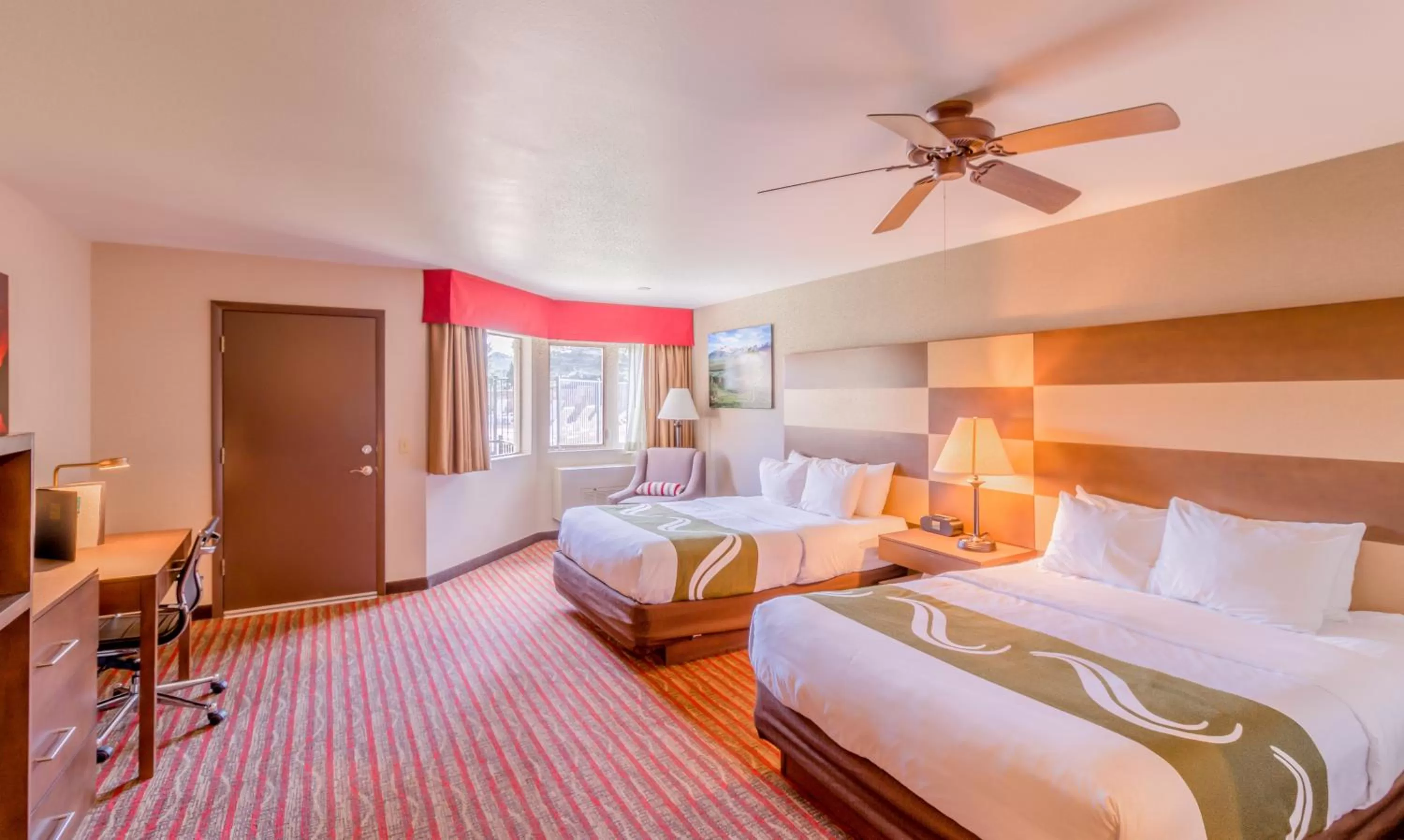 Photo of the whole room, Bed in Quality Inn near Rocky Mountain National Park
