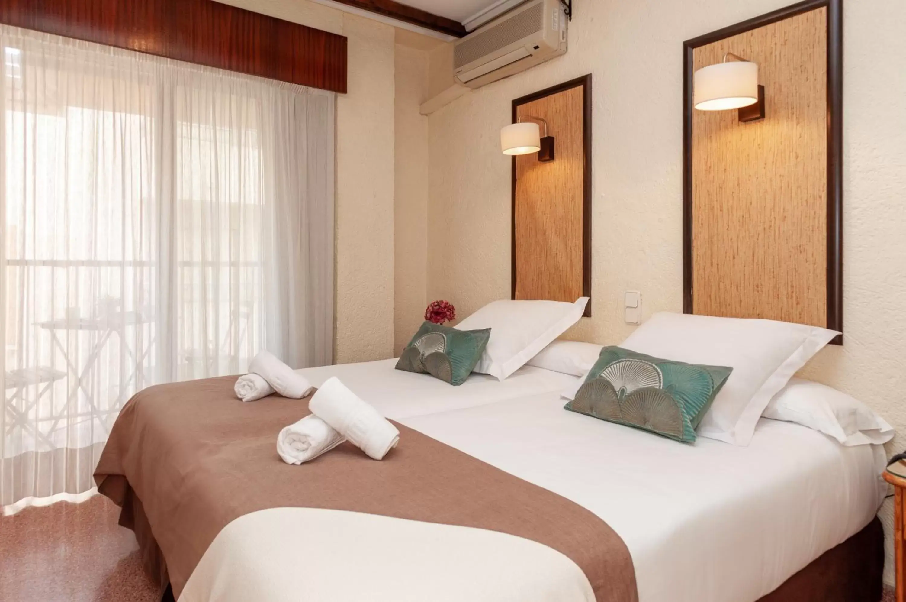 Bed in Hotel Eden Mar