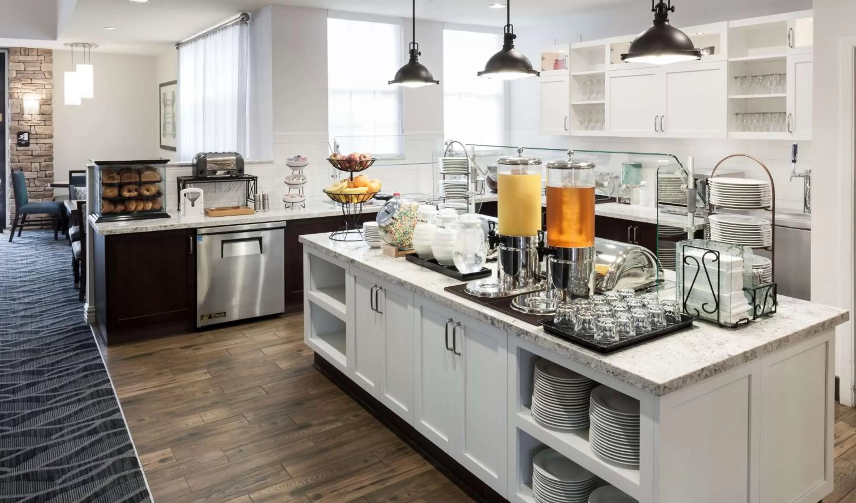 Breakfast, Kitchen/Kitchenette in Homewood Suites by Hilton San Jose Airport-Silicon Valley