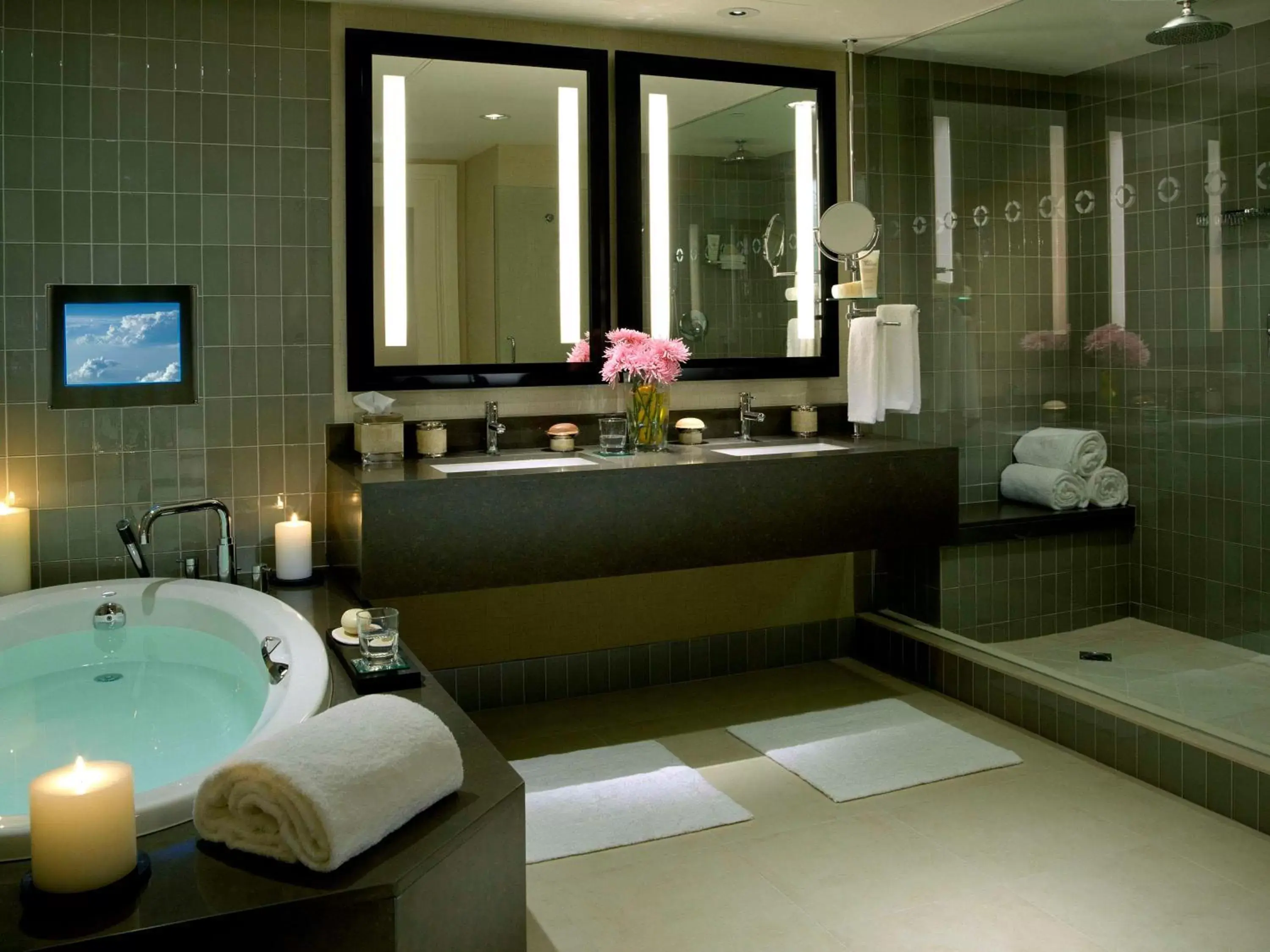 Bathroom in Hotel Sofitel Los Angeles at Beverly Hills