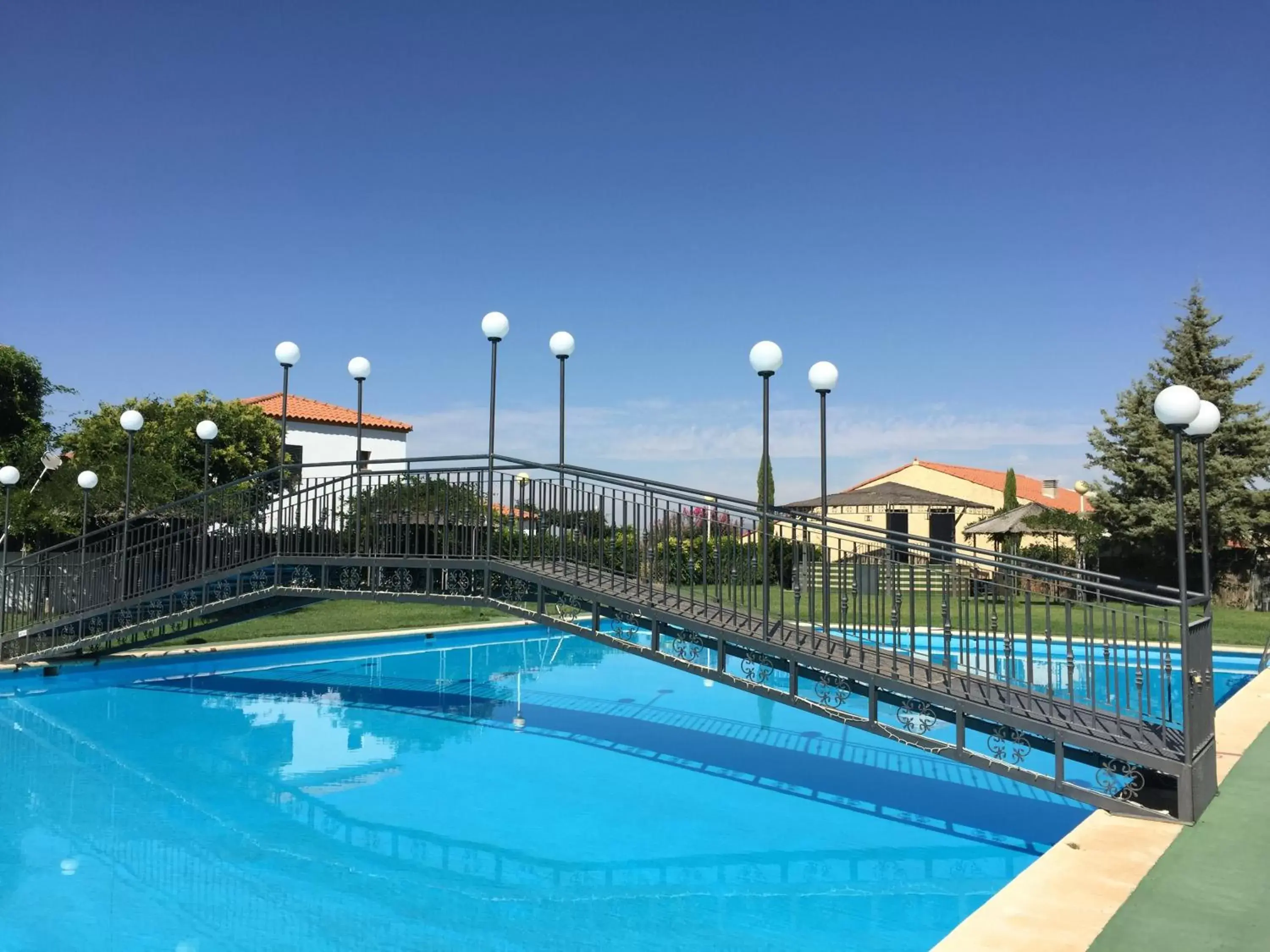 Property building, Swimming Pool in Apartamentos Atalayas Extremadura