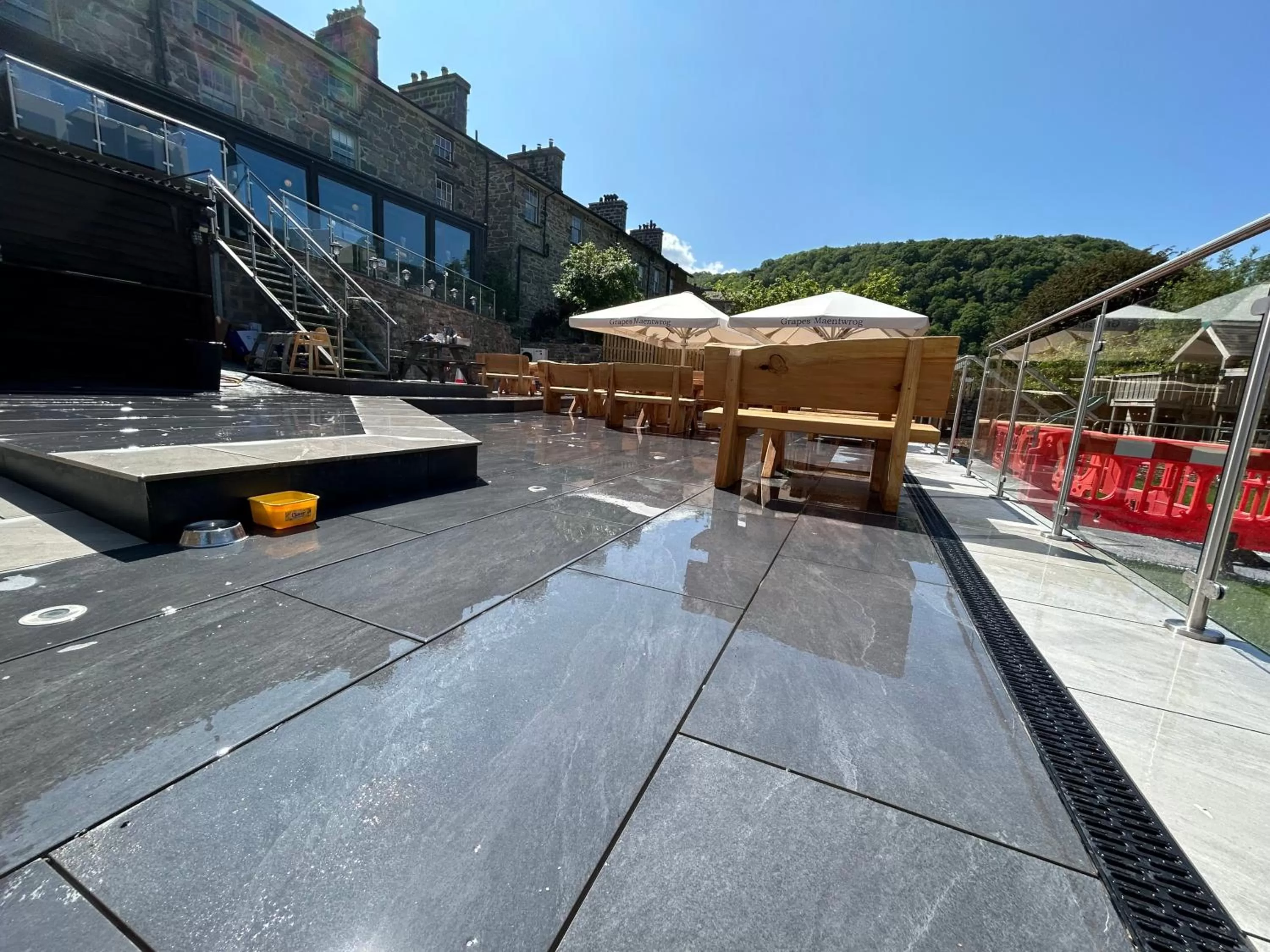 Property building in Grapes Hotel, Bar & Restaurant