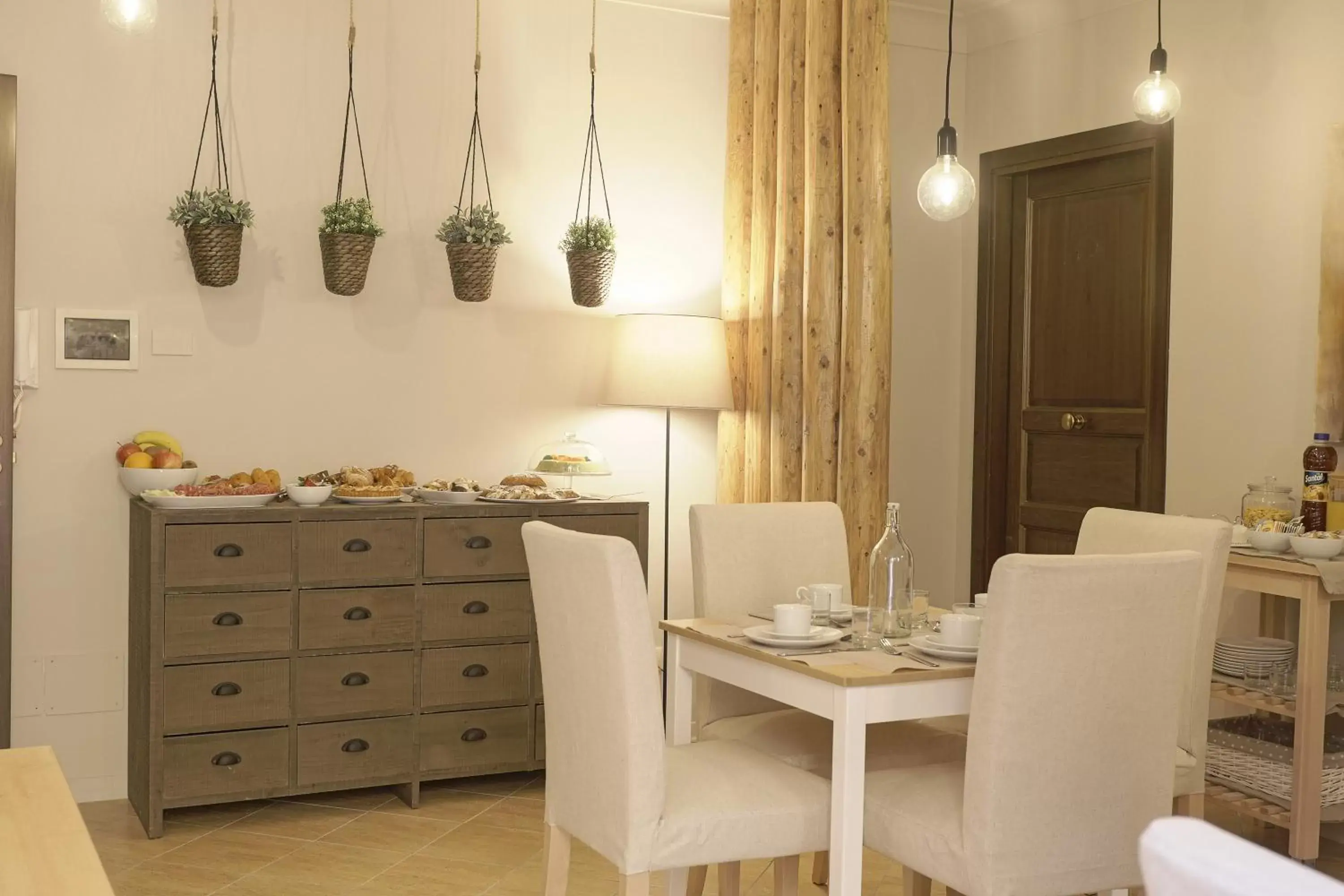 Coffee/tea facilities, Restaurant/Places to Eat in B&B Palazzo Bibirria