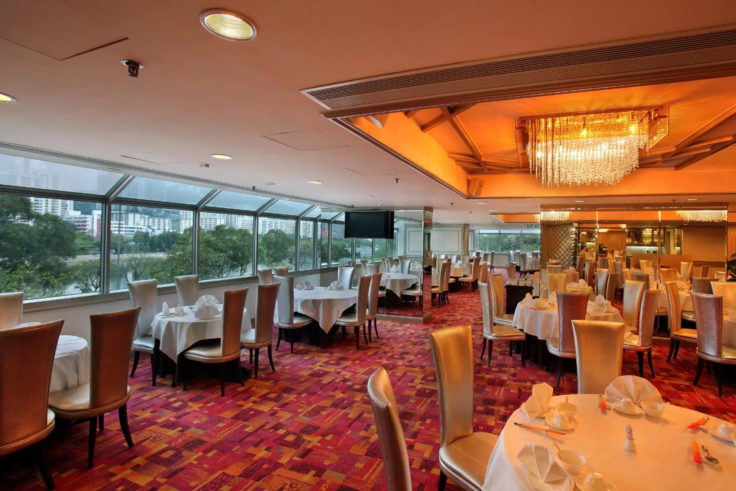 Restaurant/places to eat in Regal Riverside Hotel