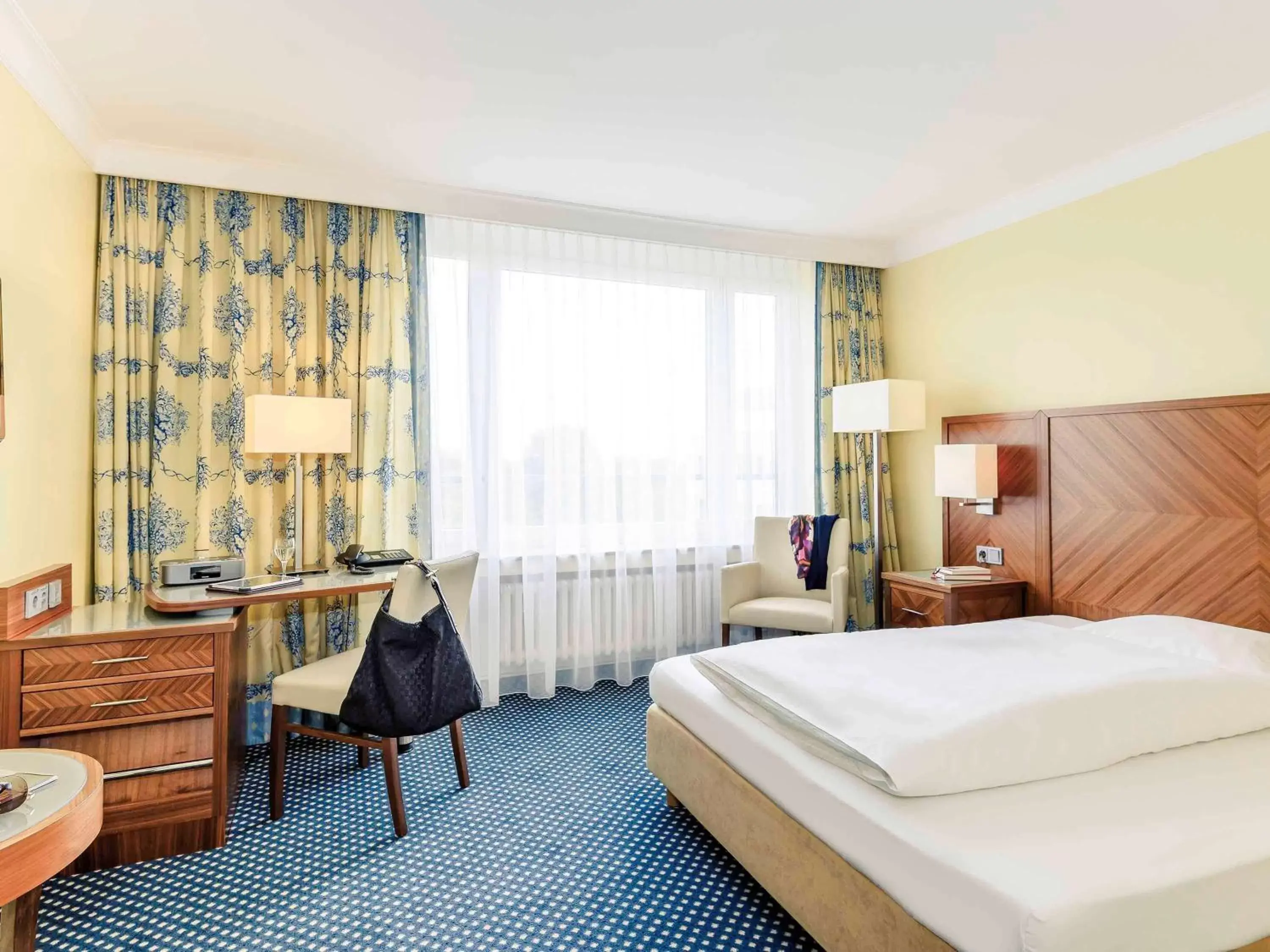 Photo of the whole room, Bed in Hotel Krefelder Hof Photo of the whole room, Bed in Hotel Krefelder Hof