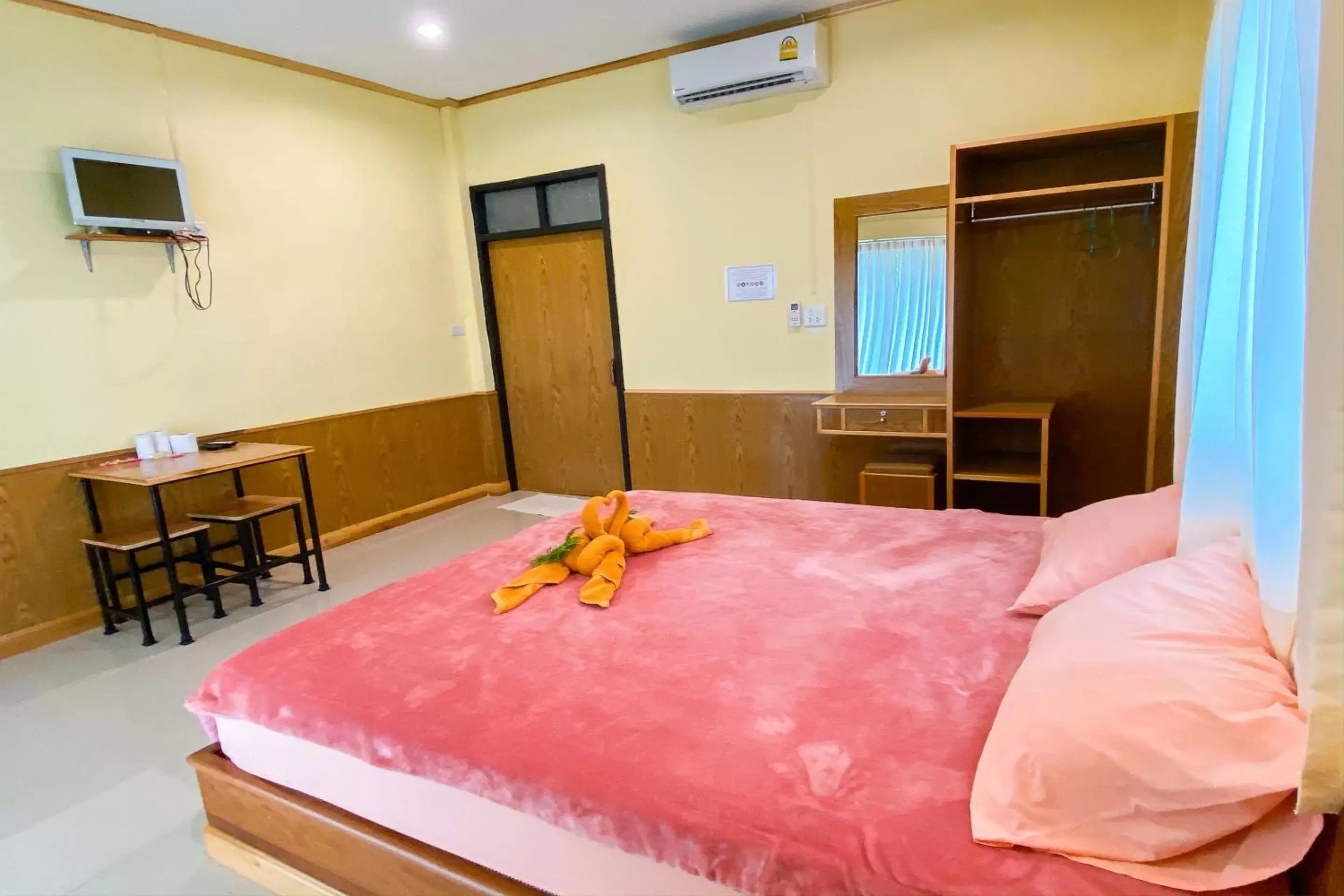 TV and multimedia, Bed in Koh Kood Far East Resort TV and multimedia, Bed in Koh Kood Far East Resort
