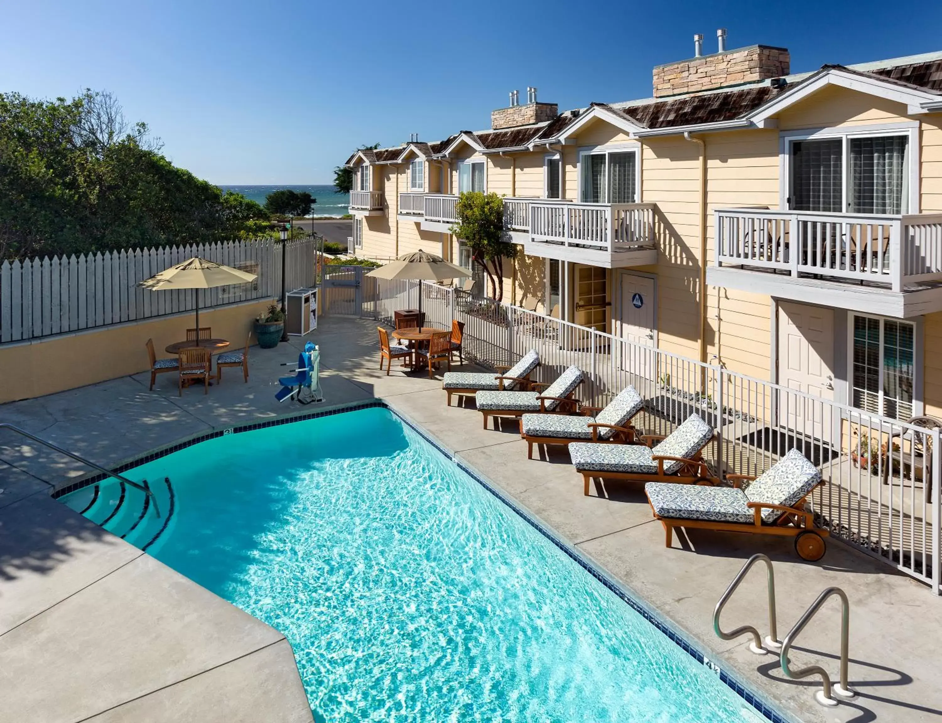 Pool view, Swimming Pool in Pelican Inn & Suites