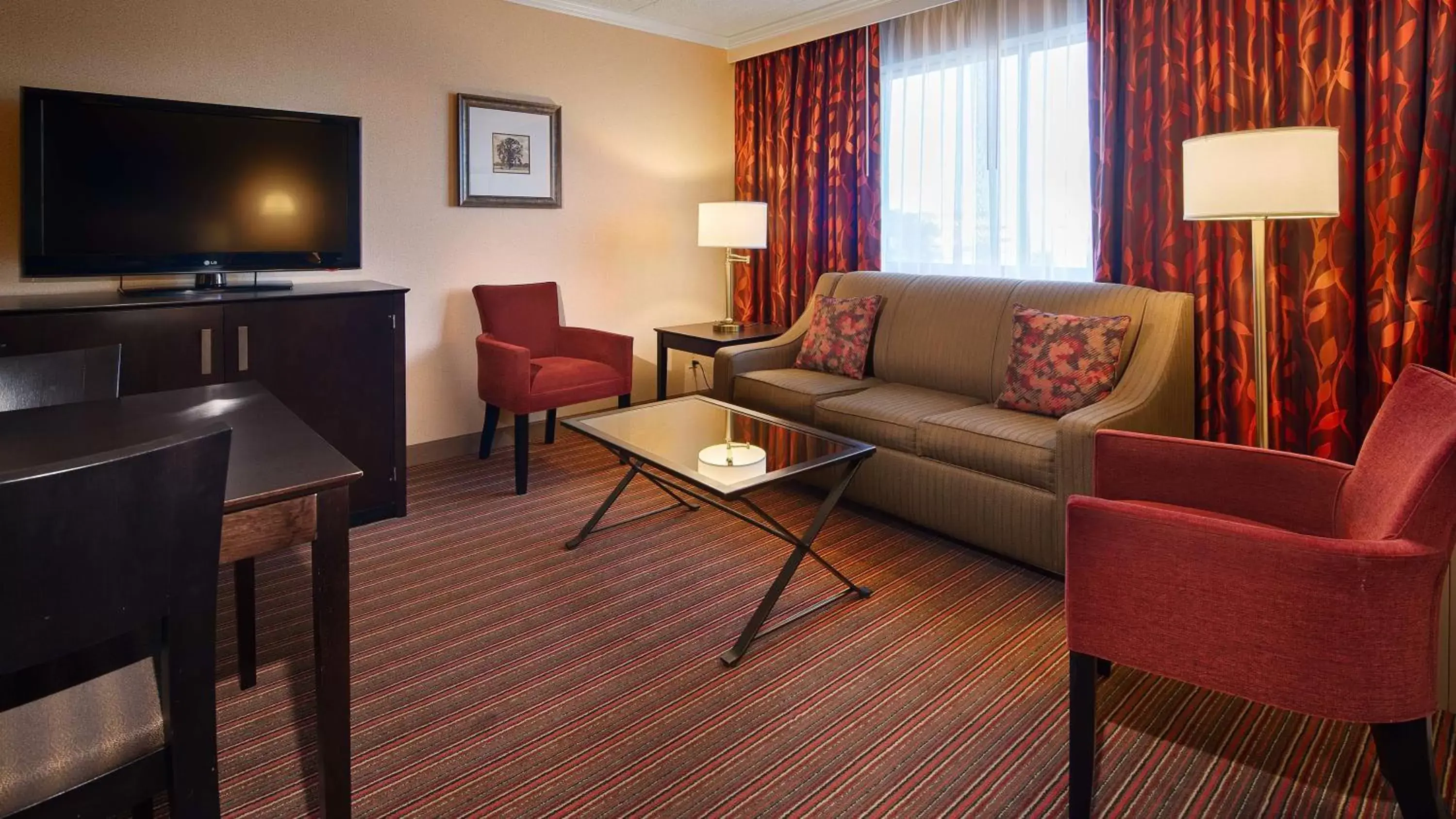 Photo of the whole room, Seating Area in Best Western Premier Nicollet Inn