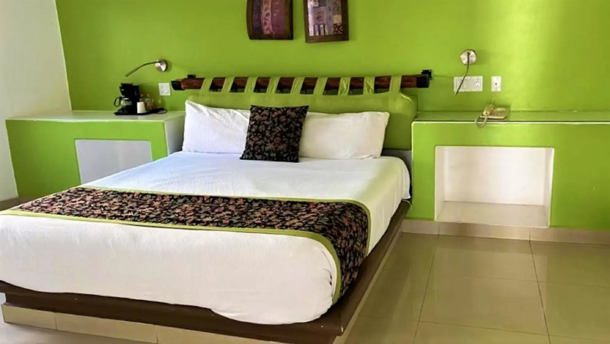 Bedroom, Bed in Seven Crown Express & Suites by Kavia