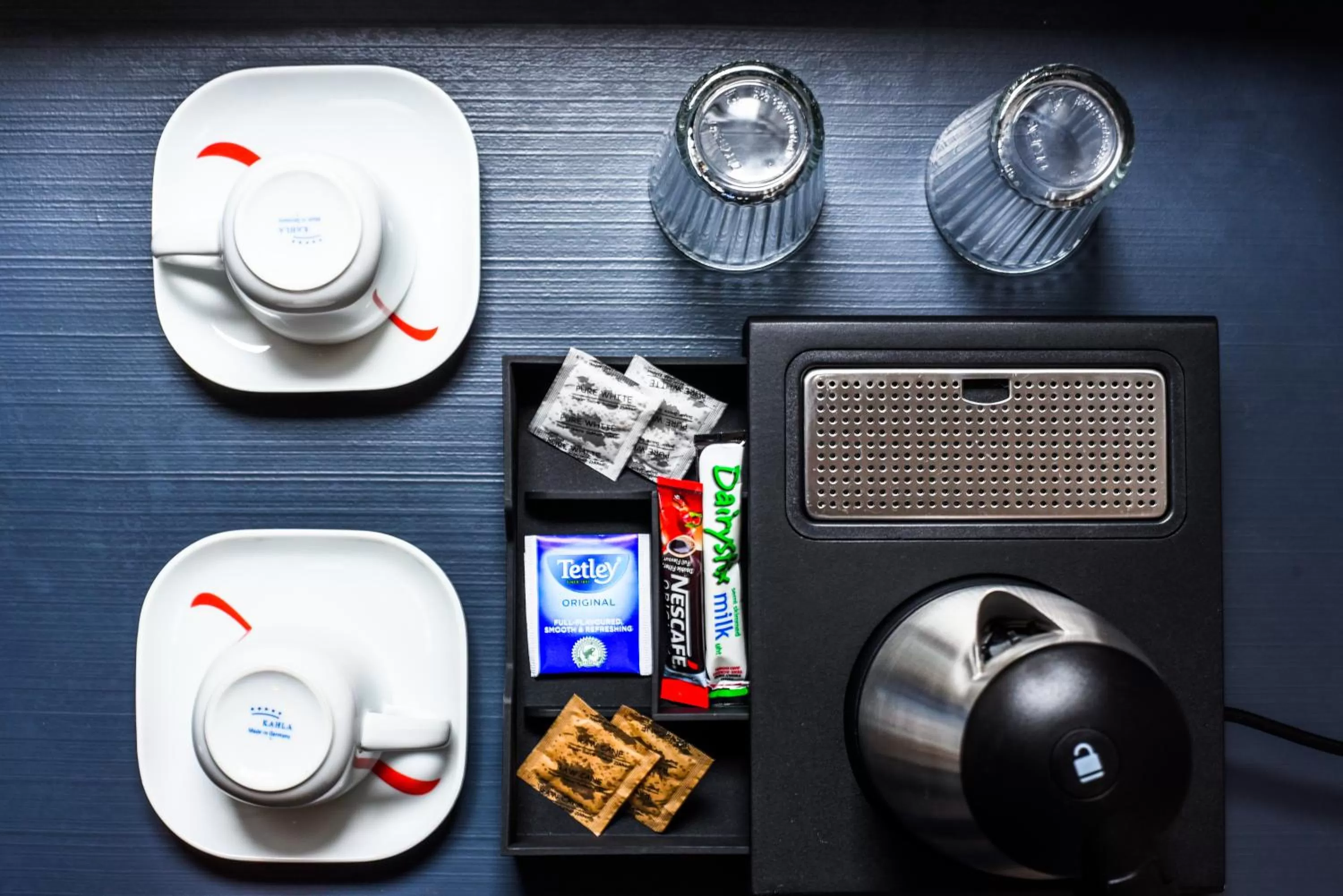 Coffee/tea facilities in The Strand Hotel, the former residence of Oscar Wilde