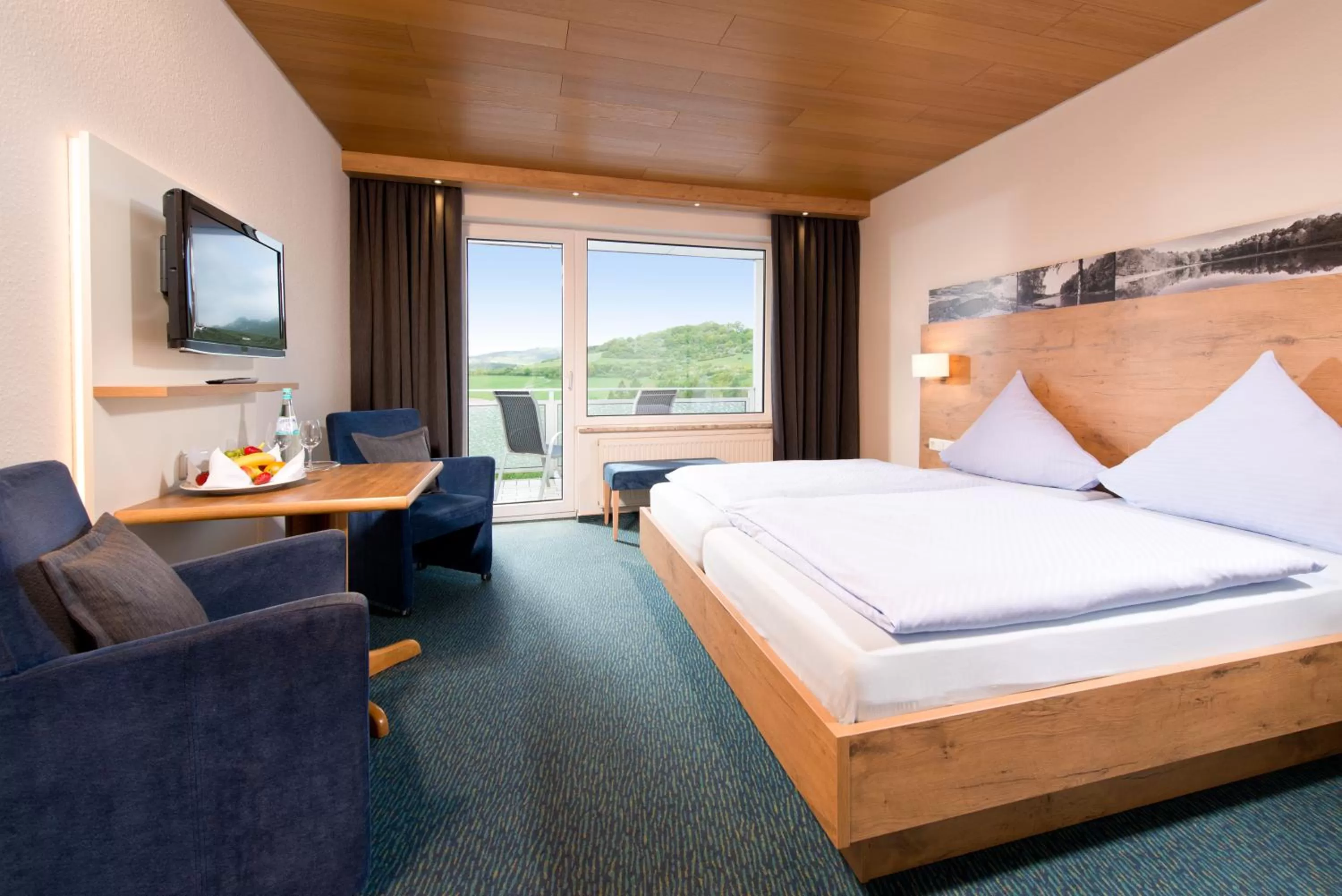 Photo of the whole room, Bed in Seehotel am Stausee 4 Sterne Superior