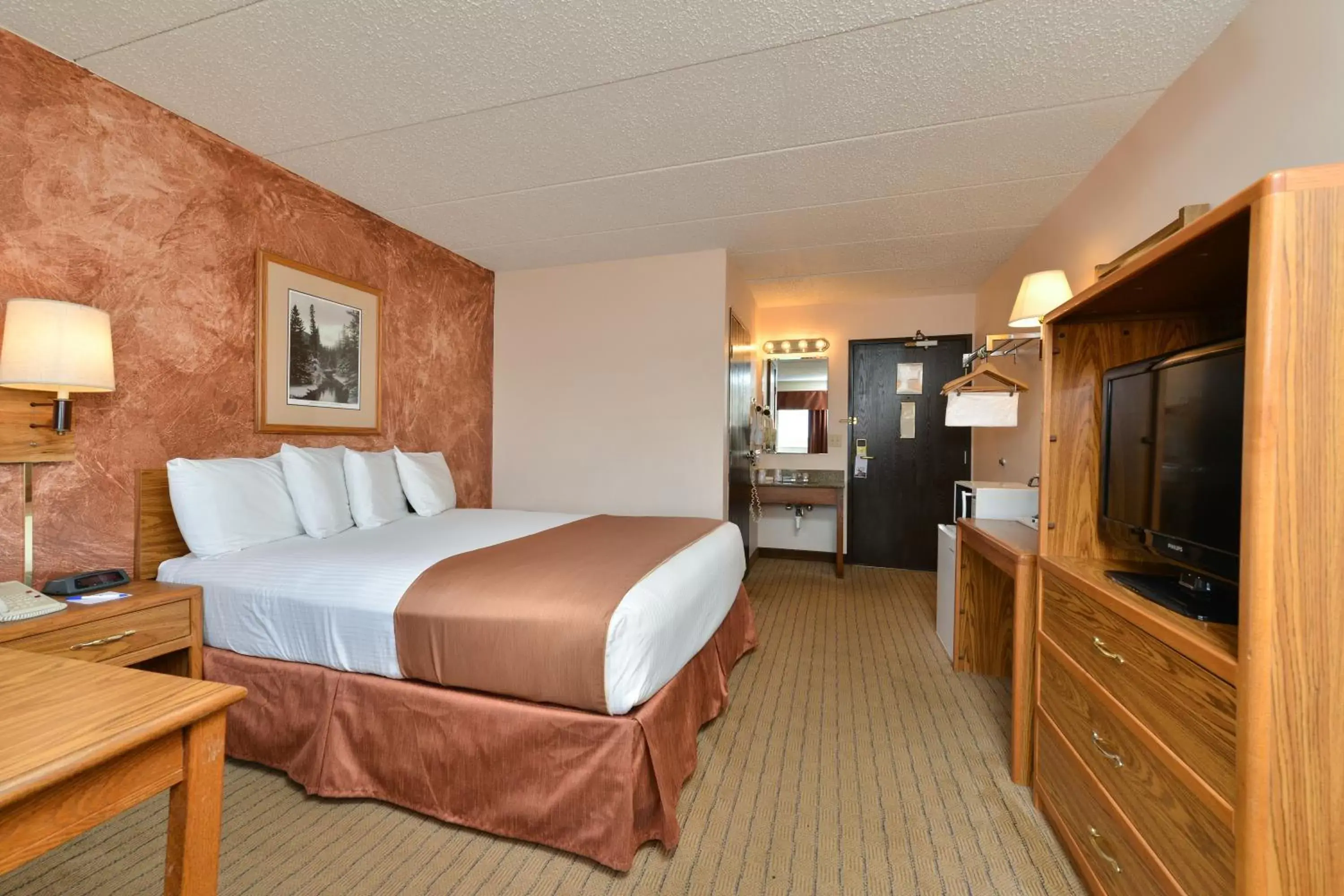 Bedroom, Bed in Super 8 by Wyndham Rapid City