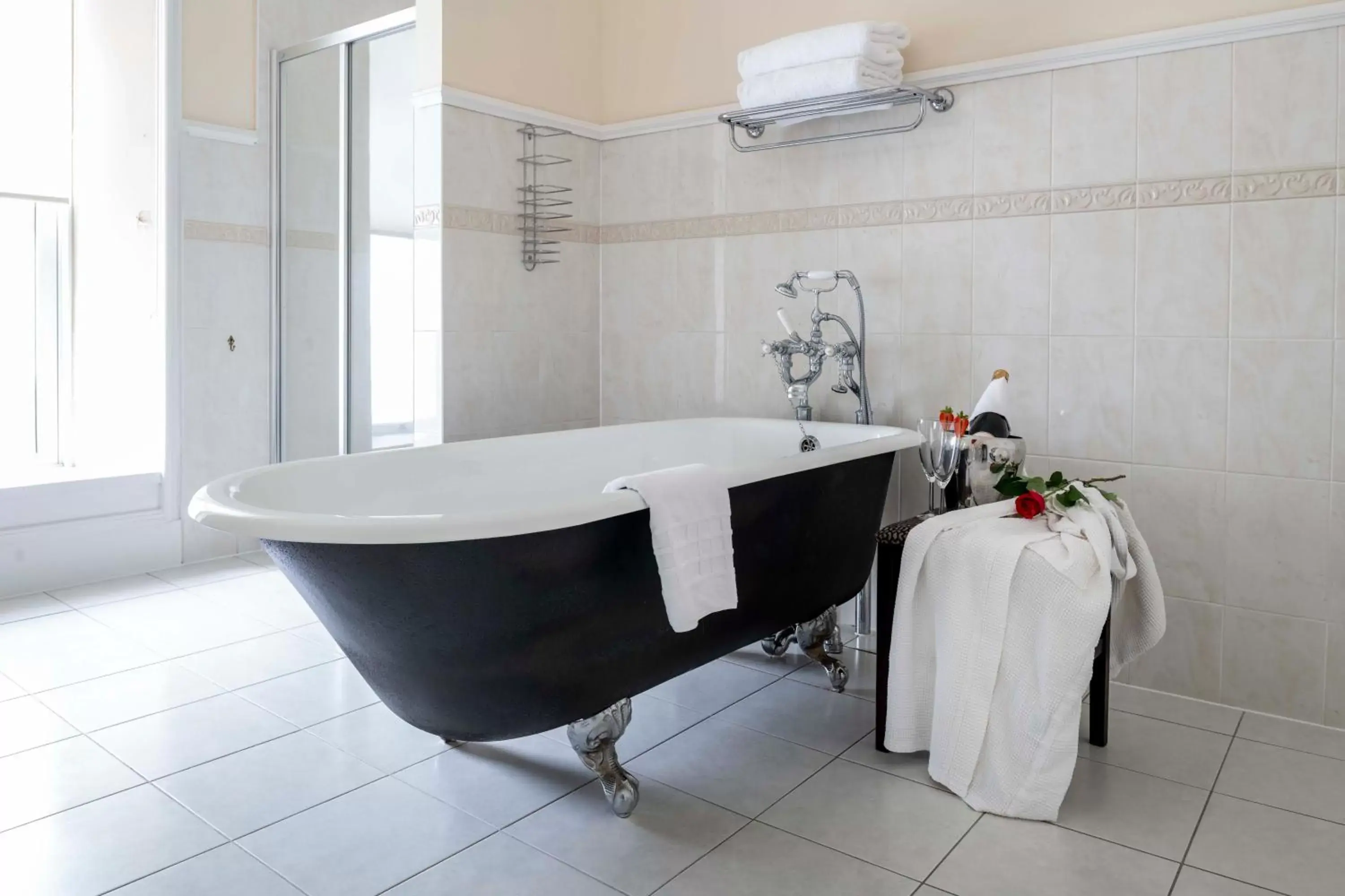 Bath, Bathroom in Skeabost House Hotel