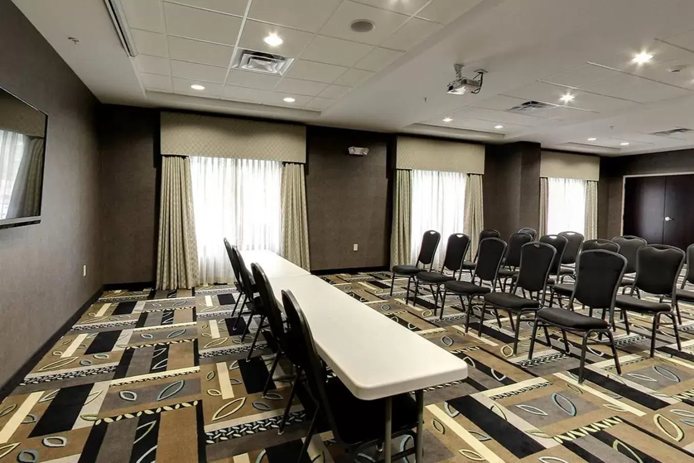 Meeting/conference room in Holiday Inn Express & Suites - Cleveland Northwest, an IHG Hotel