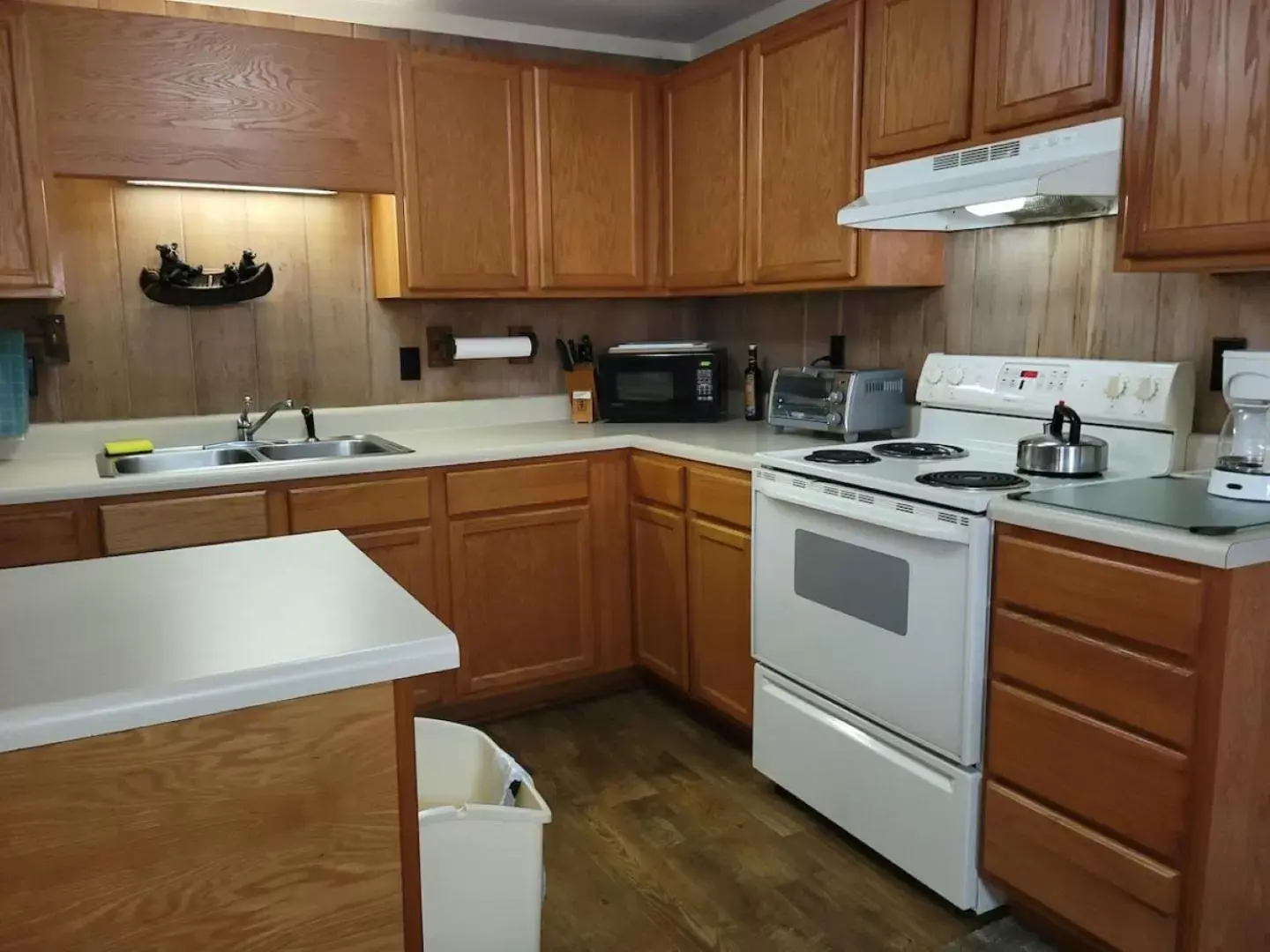 Kitchen or kitchenette, Kitchen/Kitchenette in Cedar Village Condominiums