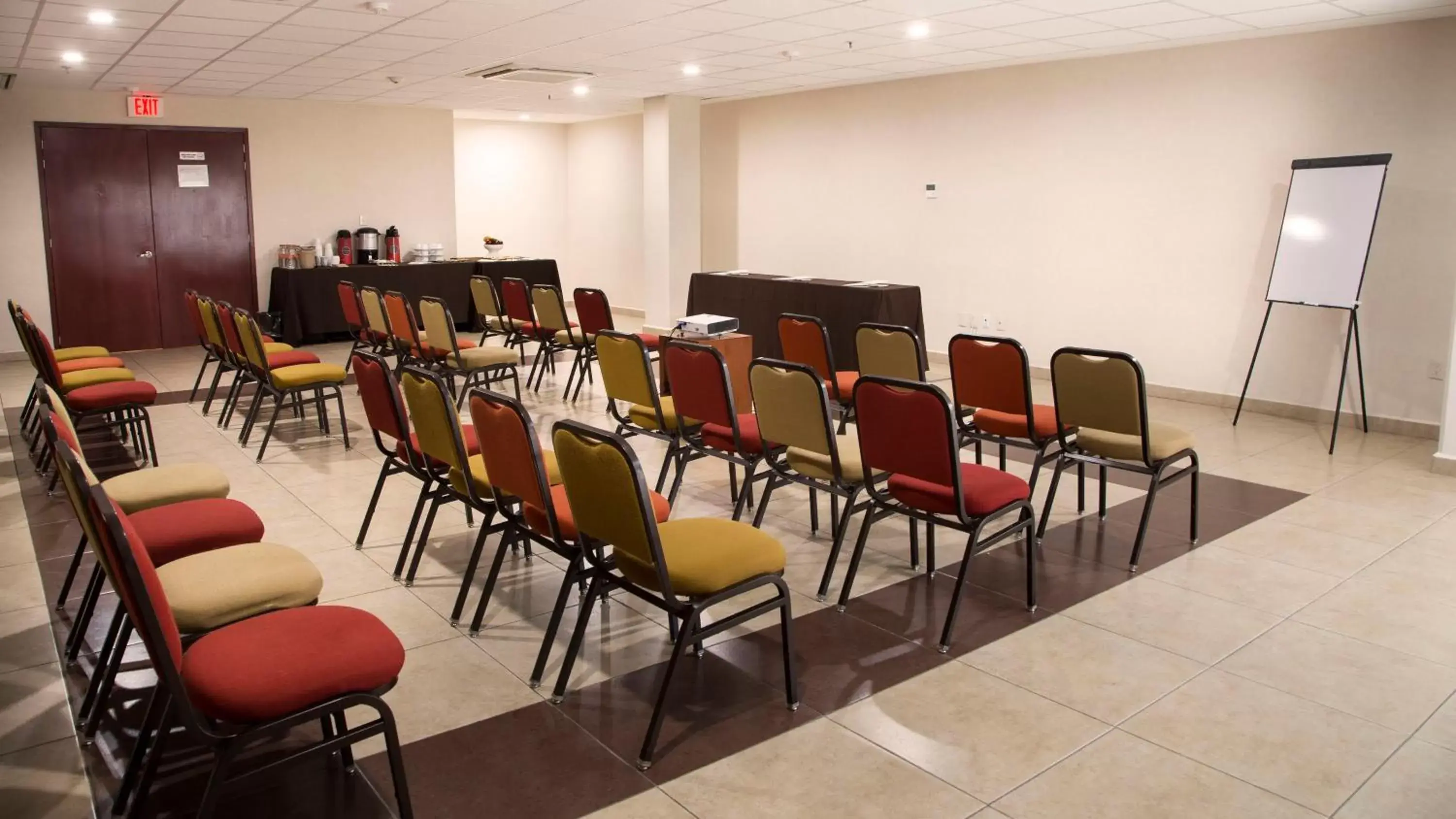 Meeting/conference room in Staybridge Suites Queretaro, an IHG Hotel