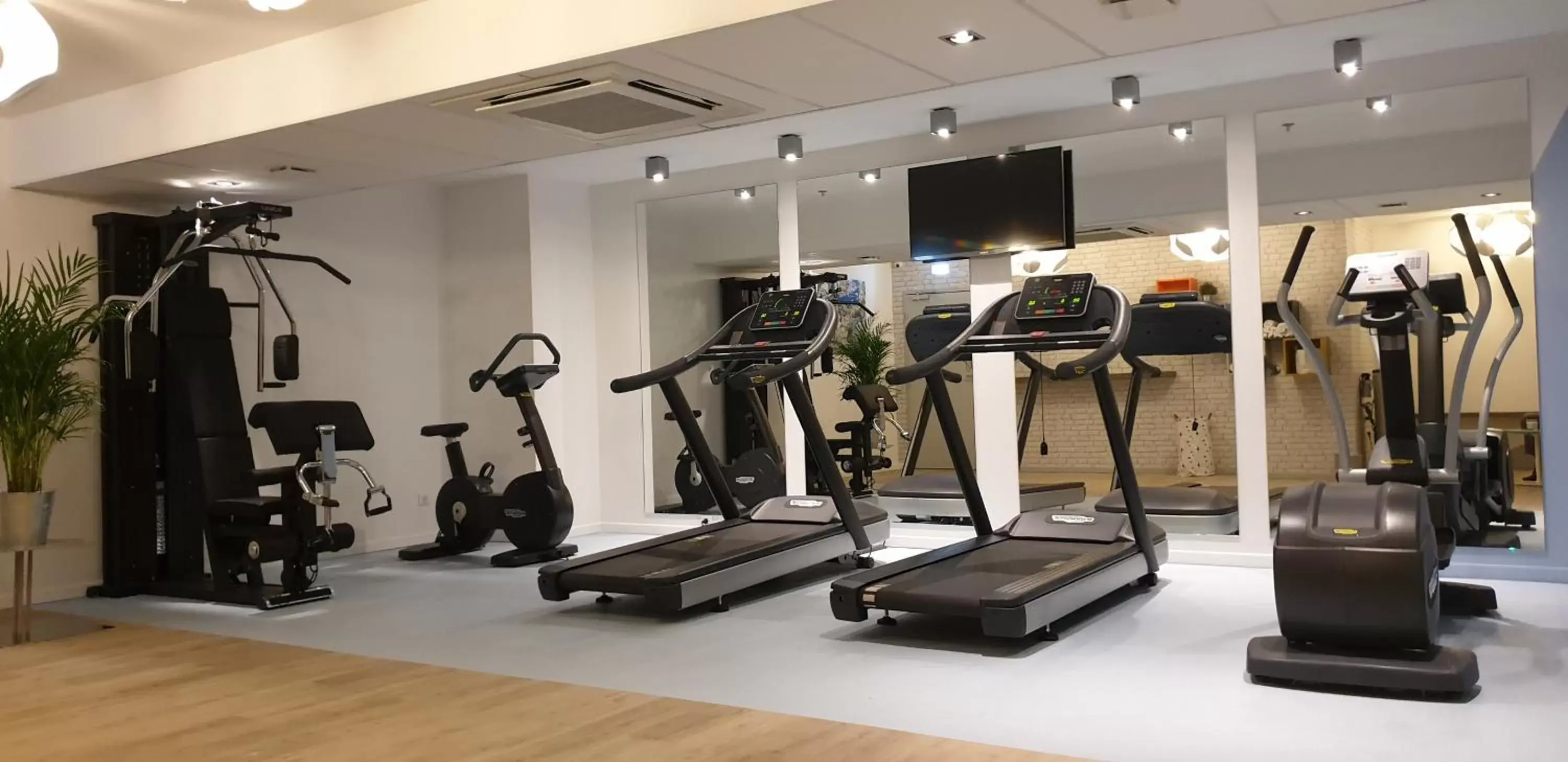 Fitness centre/facilities, Fitness Center/Facilities in Mercure Marseille Centre Vieux Port