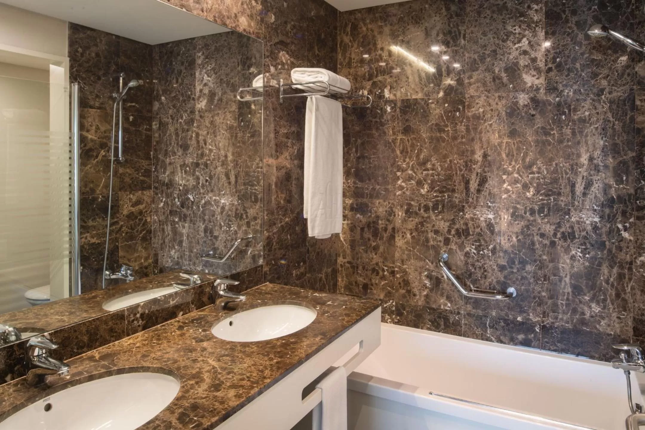 Bathroom in Arrecife Gran Hotel & Spa