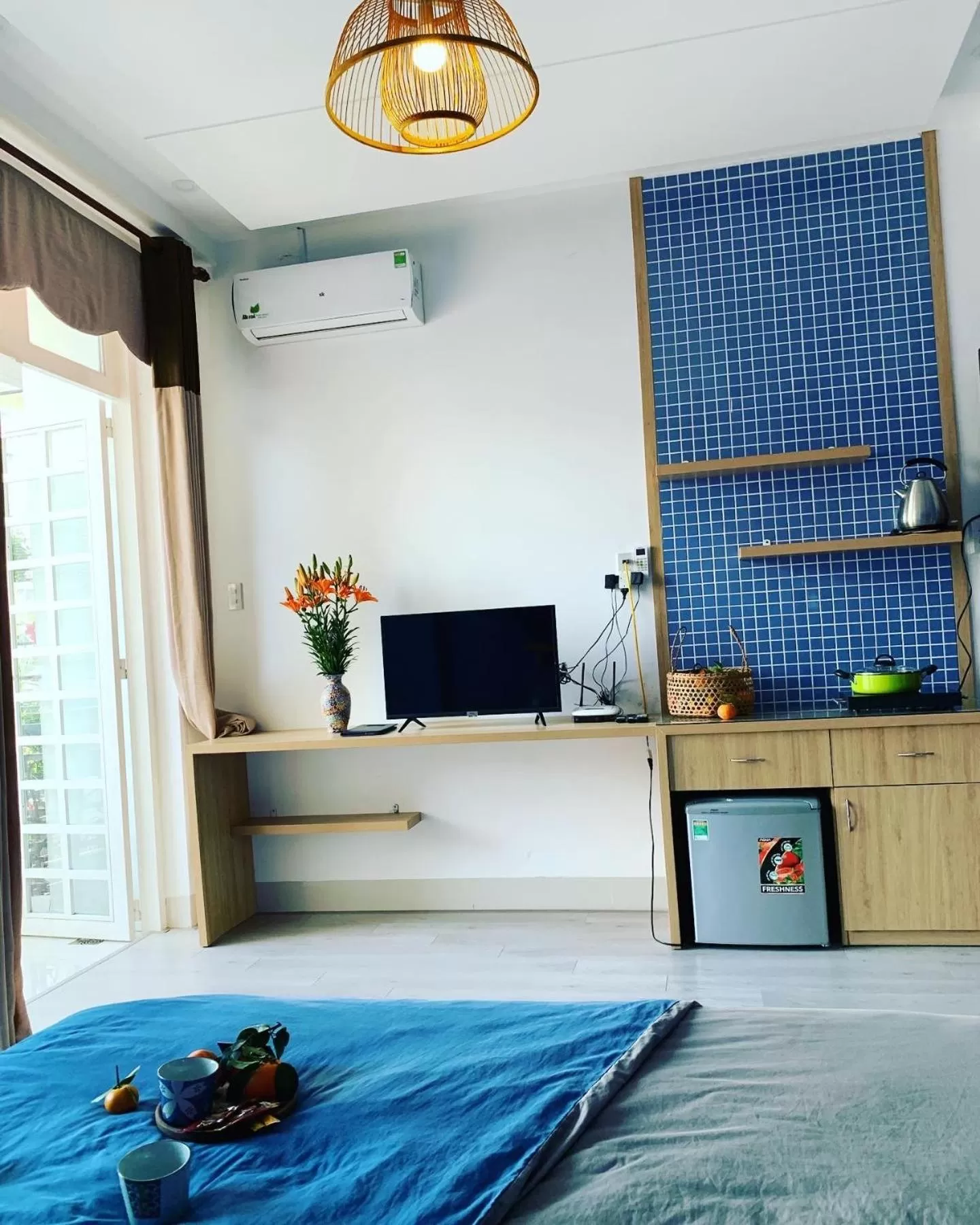 TV/Entertainment Center in Emerald Boutique Stay 2