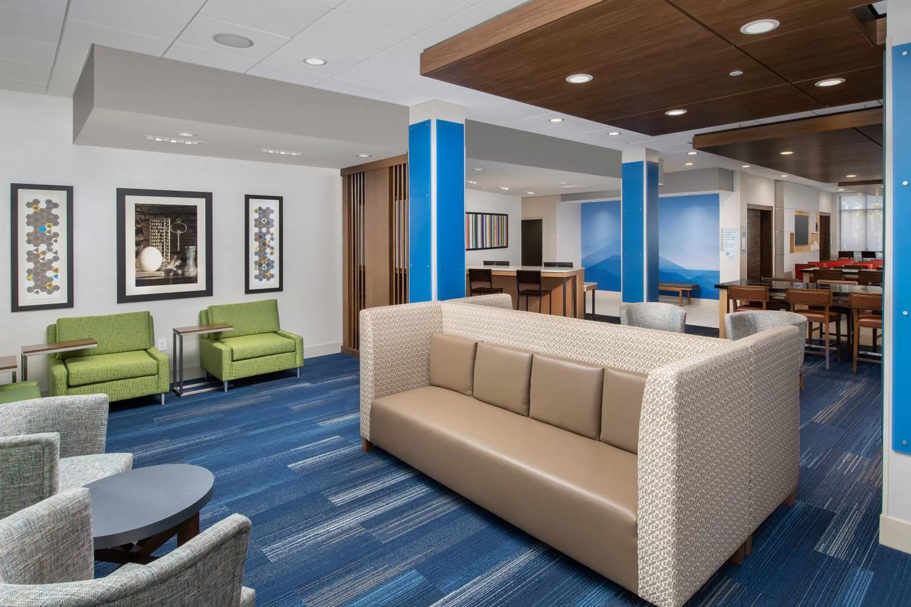 Property building, Seating Area in Holiday Inn Express & Suites Kingsland I-95-Naval Base Area, an IHG Hotel