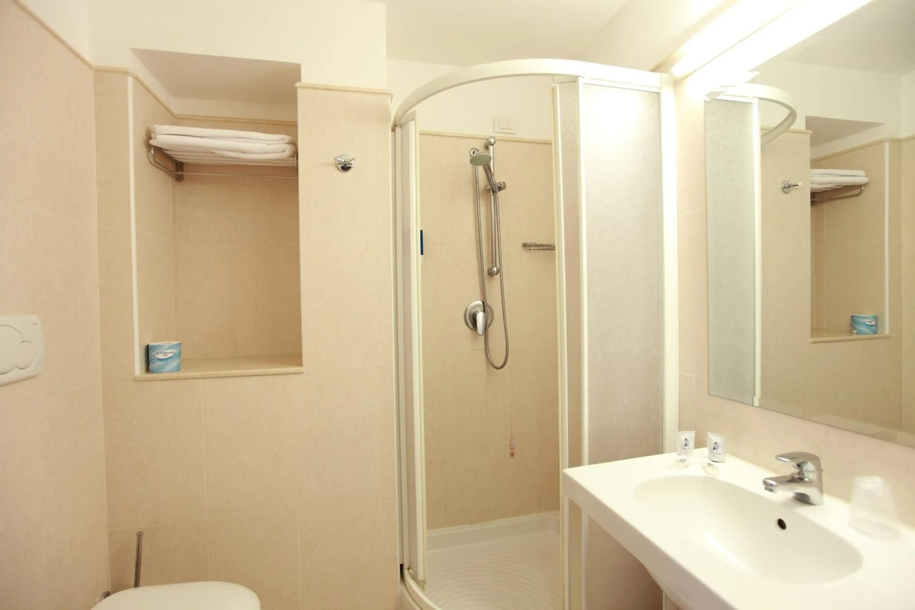 Bathroom in Hotel Caravel