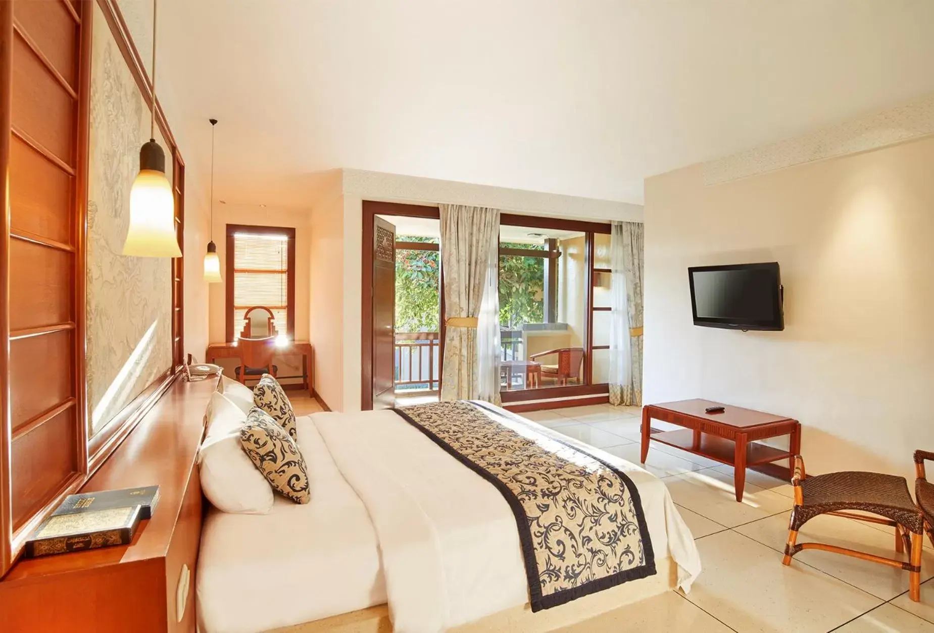 Bed, TV/Entertainment Center in The Patra Bali Resort & Villas - CHSE Certified