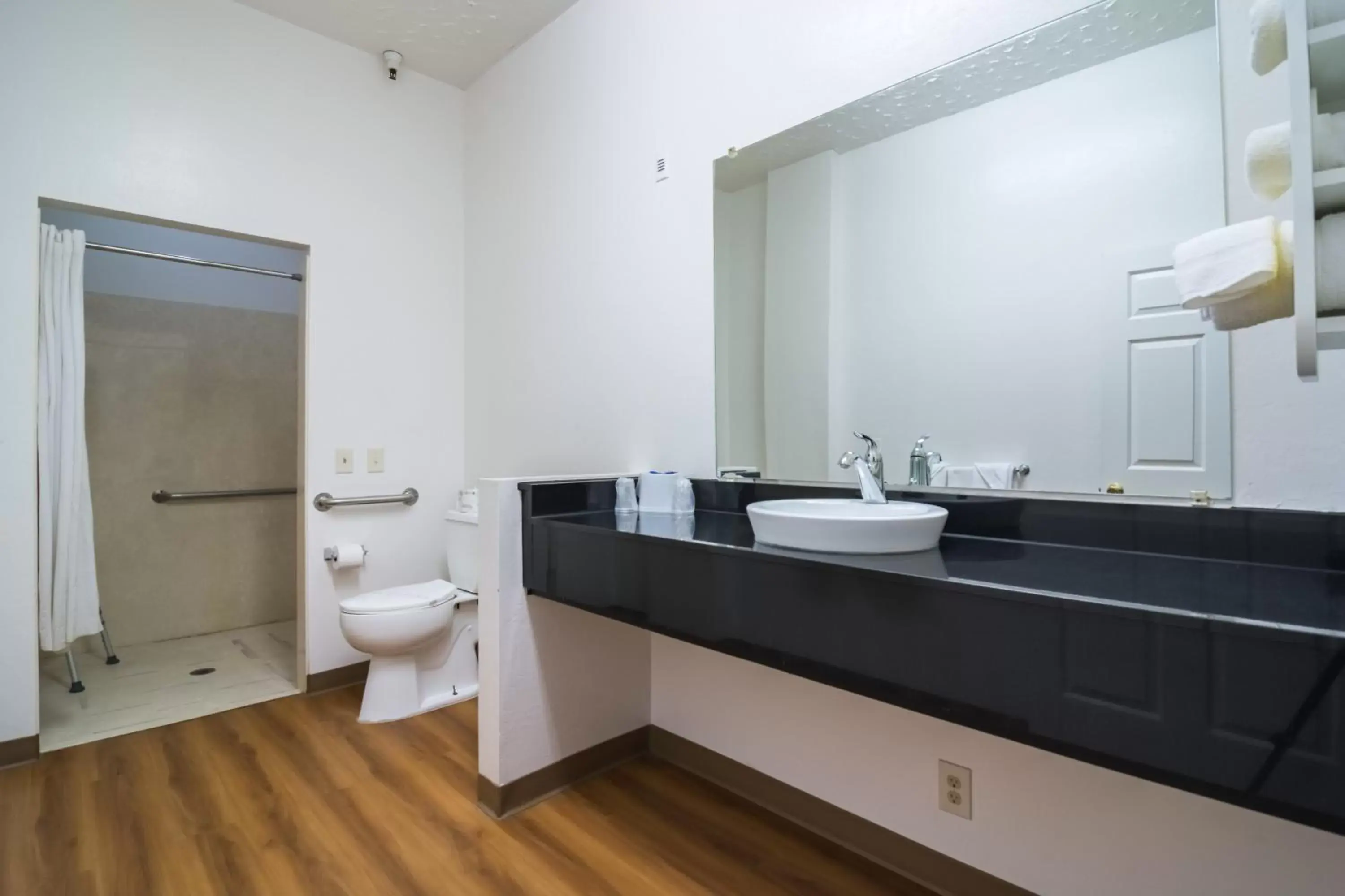 Bedroom, Bathroom in Motel 6-Globe, AZ