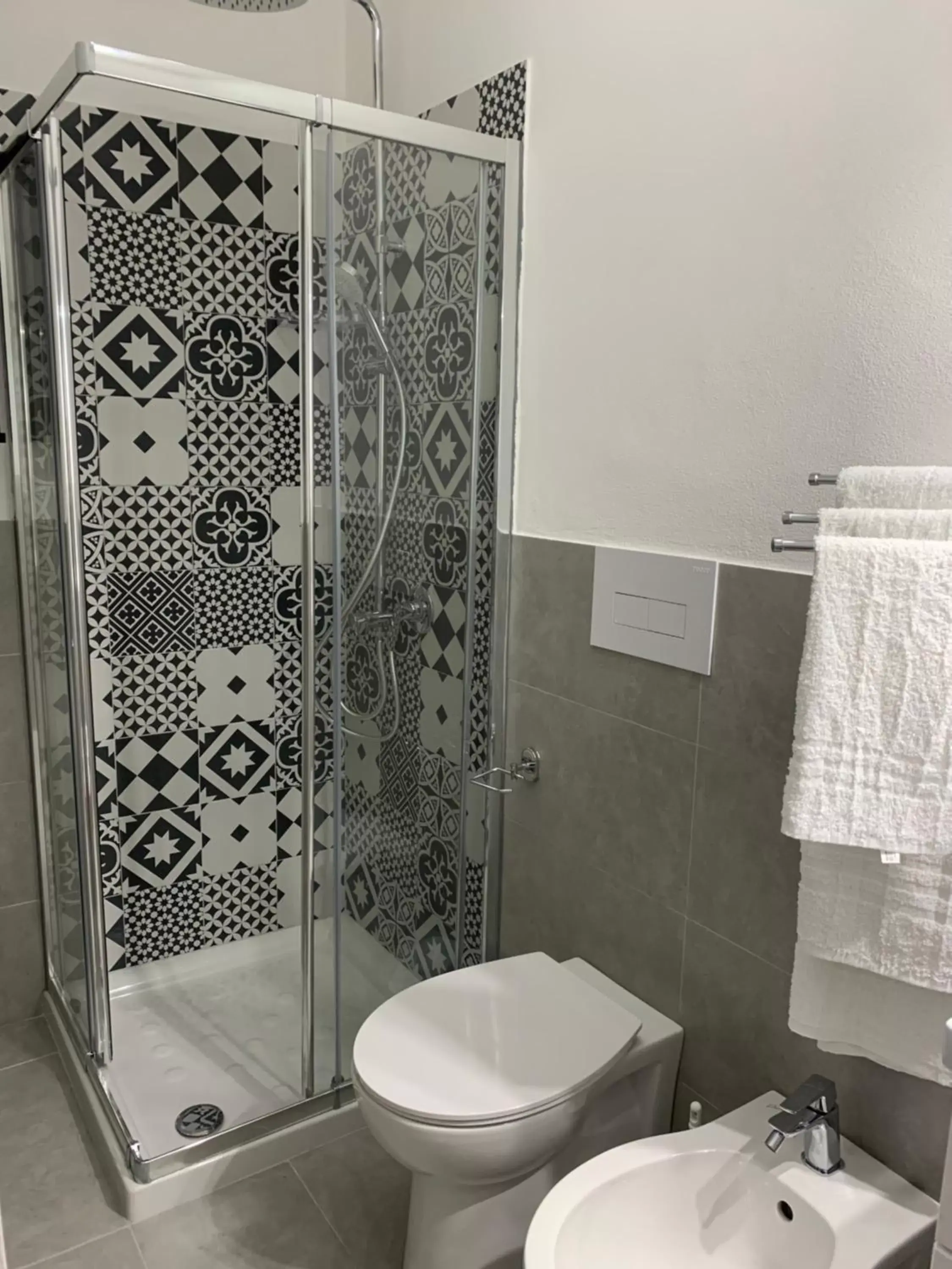 Shower, Bathroom in B&B Ramura