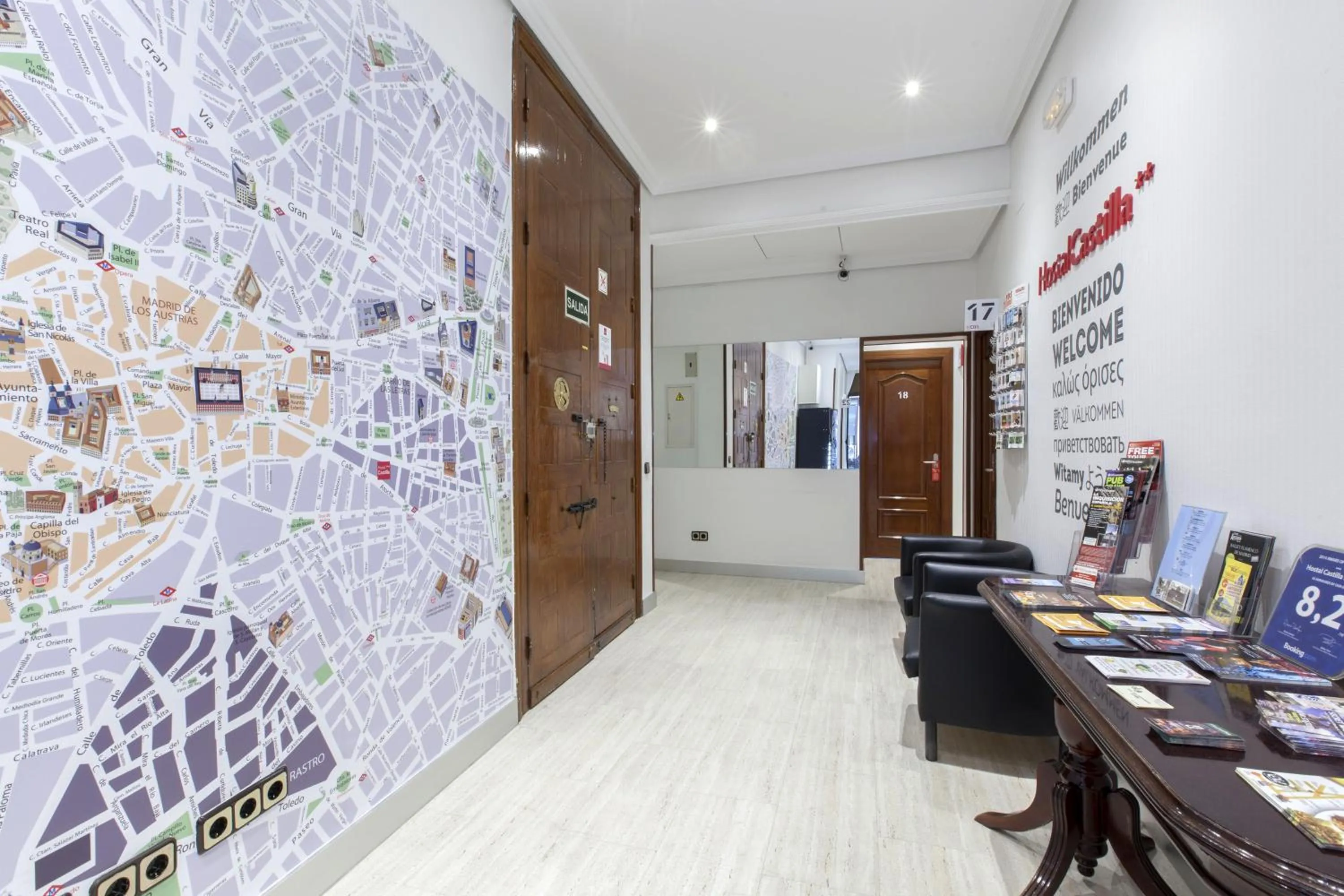 Lobby or reception in Hostal Castilla I Atocha