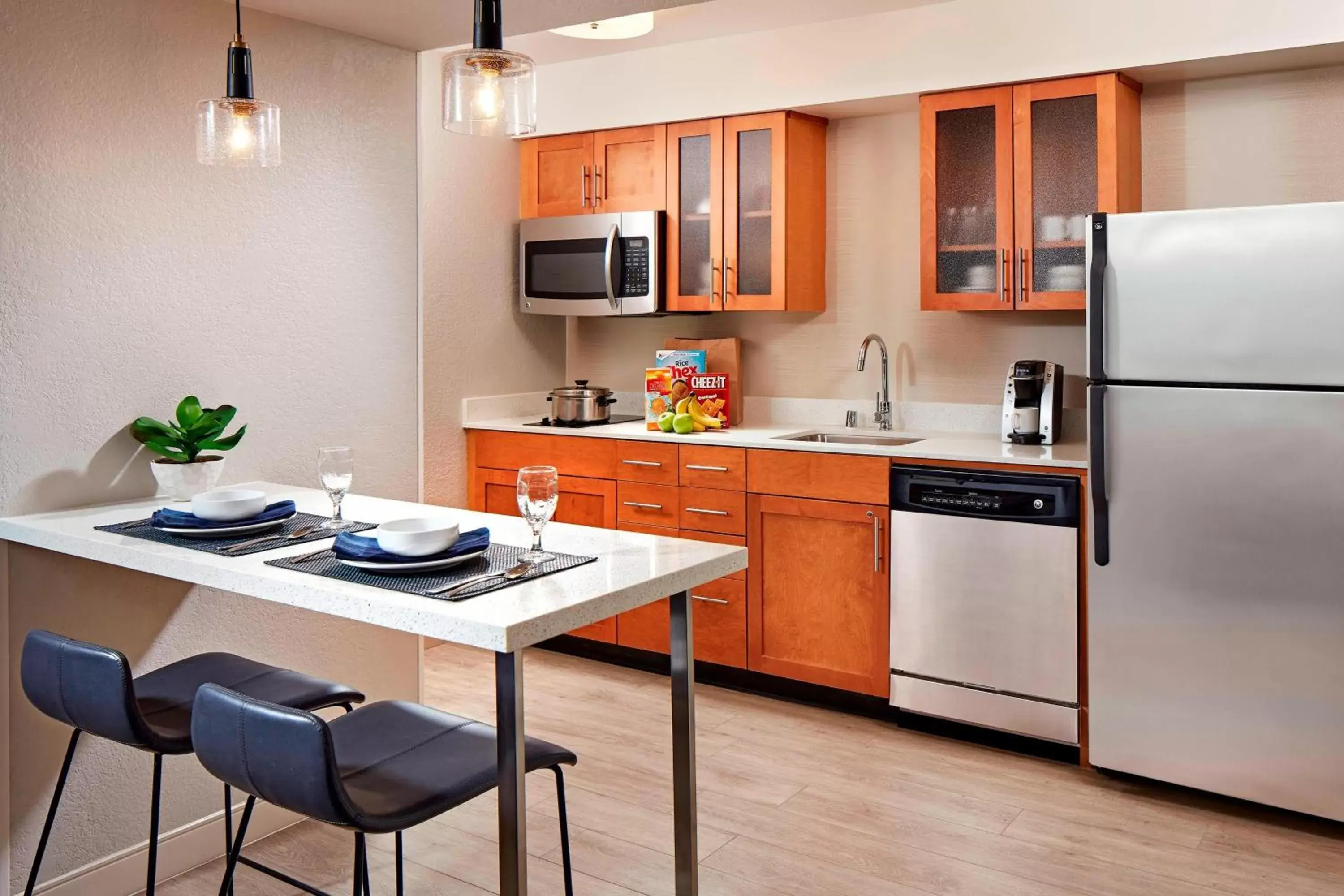 Kitchen or kitchenette, Kitchen/Kitchenette in Residence Inn Los Angeles LAX/Manhattan Beach